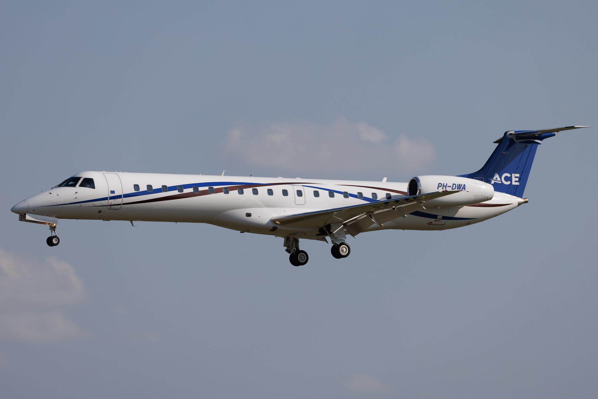 Luxembourg Findel Airport: JetNetherlands | Embraer ERJ-145LR E145 | PH-DWA | MSN 14501000