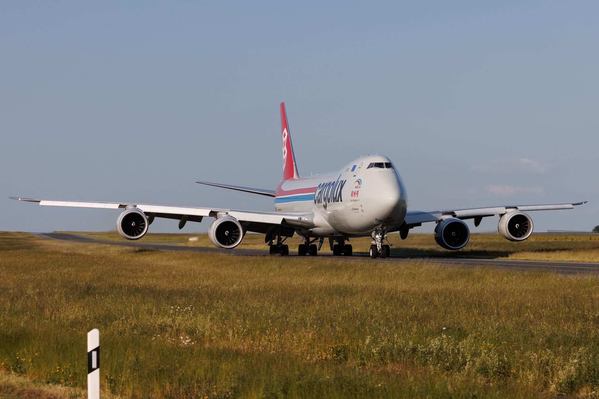 Luxembourg Findel Airport: Cargolux (CV / CLX) | Boeing 747-8R7F B748 | LX-VCJ | MSN 38077
