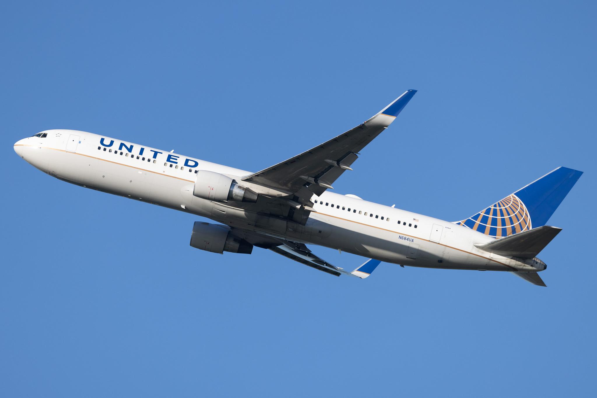 London Heathrow: United Airlines (UA / UAL) | Boeing 767-3CB(ER) B763 | N684UA | MSN 33466