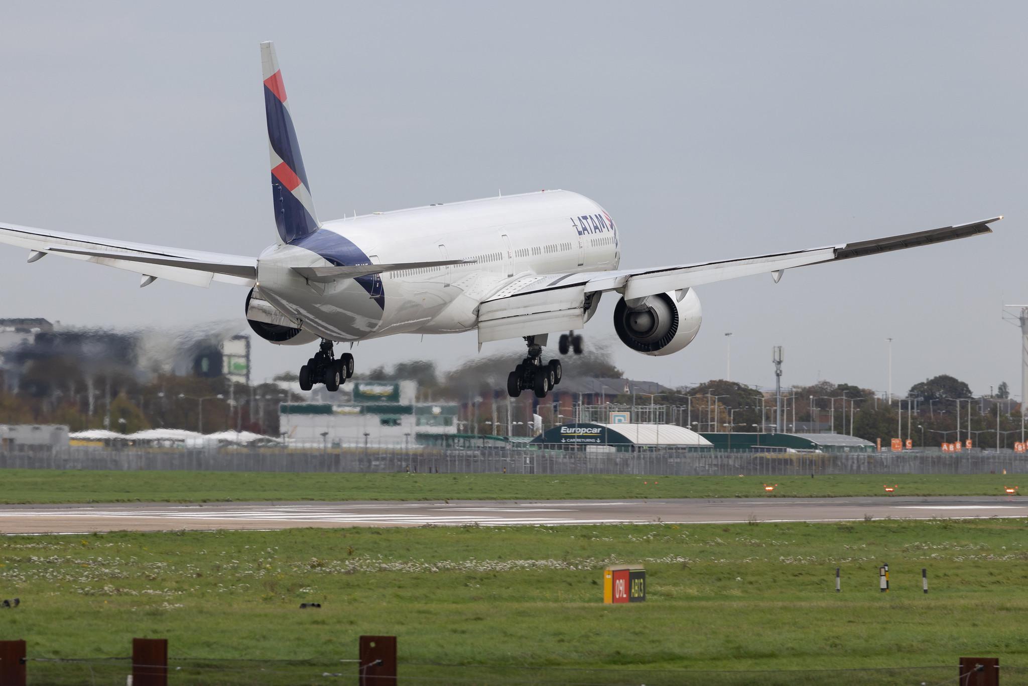 London Heathrow: LATAM Brasil (JJ / TAM) | Boeing 777-32W(ER) B77W | PT-MUF | MSN 38887