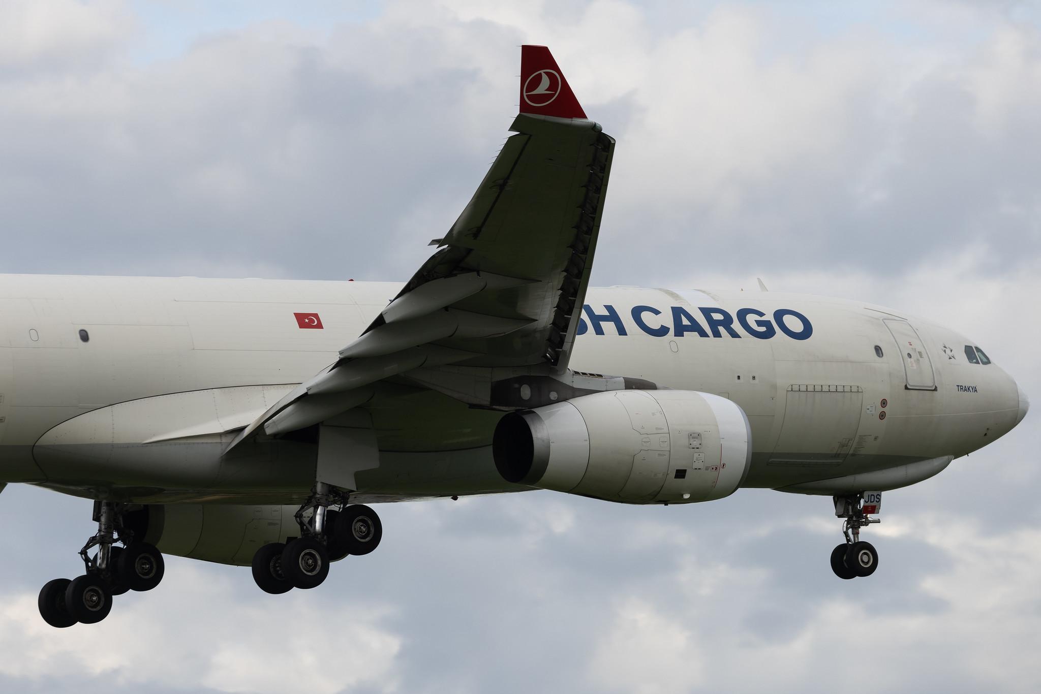 London Heathrow: Turkish Cargo (TK / THY) | Operator: Turkish Airlines | Airbus A330-243F A332 | TC-JDS | MSN 1418