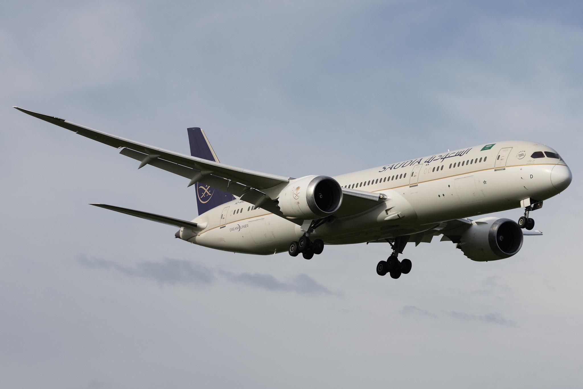London Heathrow: Saudia (SV / SVA) | Boeing 787-9 Dreamliner B789 | HZ-ARD | MSN 41547