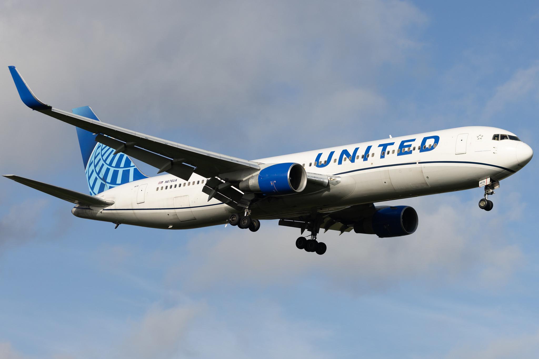 London Heathrow: United Airlines (UA / UAL) | Boeing 767-322(ER) B763 | N676UA | MSN 30028