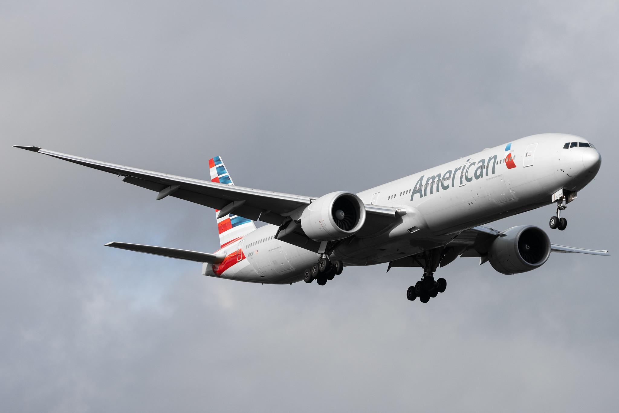 London Heathrow: American Airlines (AA / AAL) | Boeing 777-323(ER) B77W | N735AT | MSN 32439