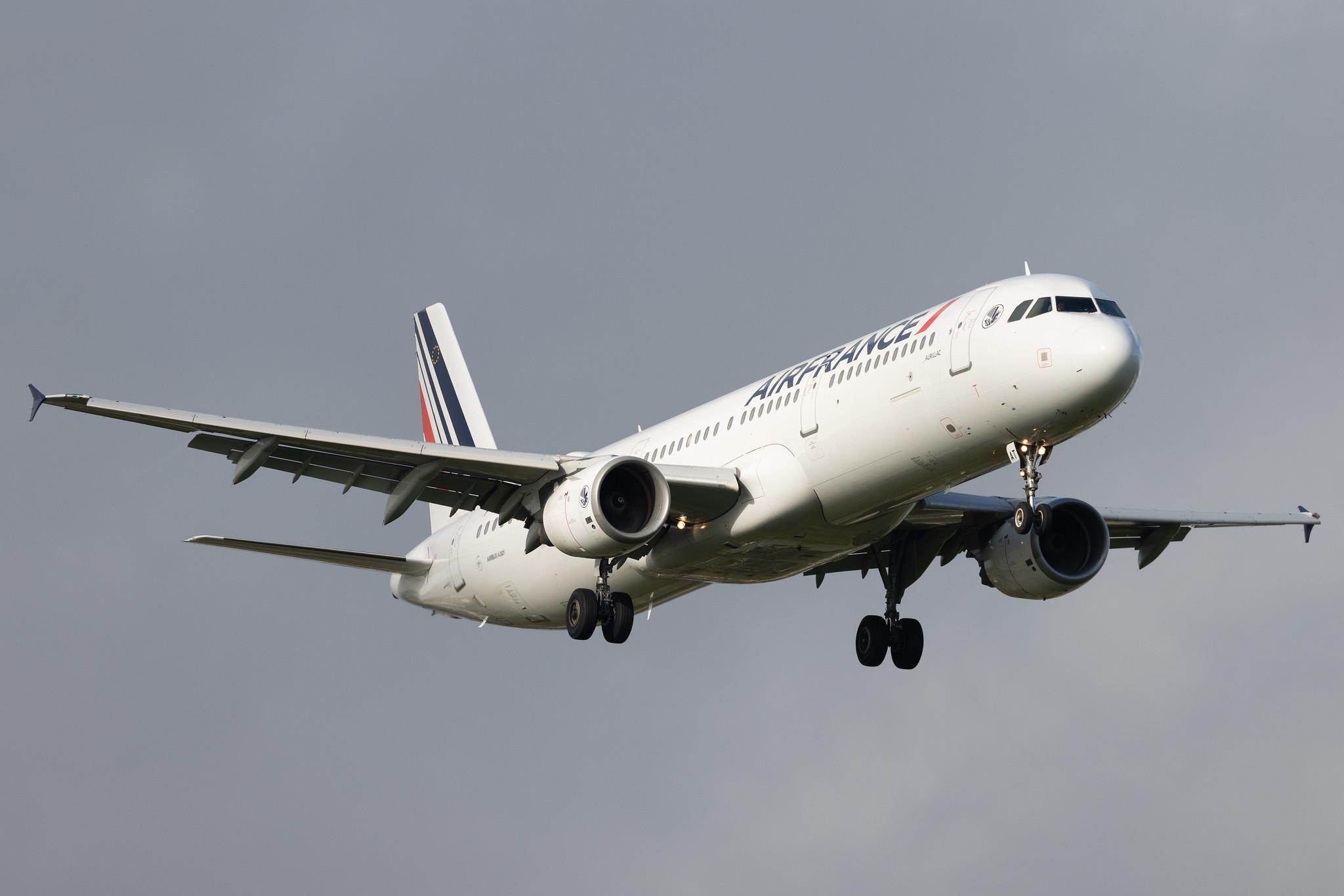 London Heathrow: Air France (AF / AFR) | Airbus A321-212 A321 | F-GTAT | MSN 3441