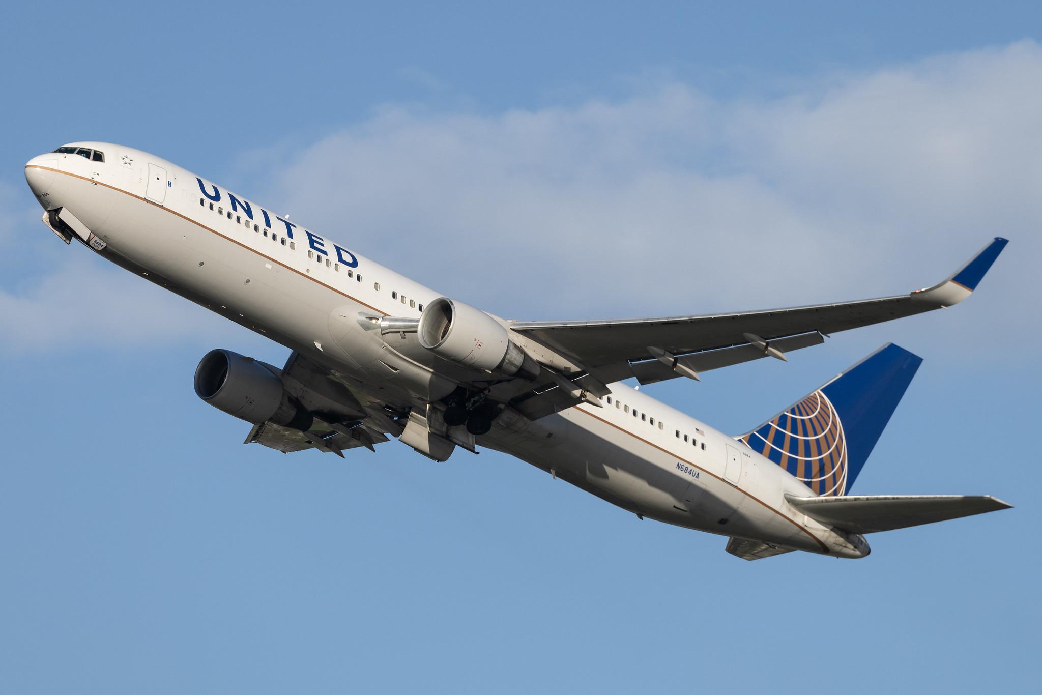 London Heathrow: United Airlines (UA / UAL) | Boeing 767-3CB(ER) B763 | N684UA | MSN 33466