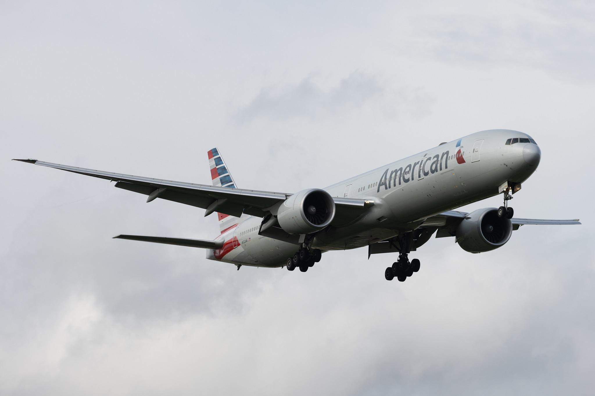 London Heathrow: American Airlines (AA / AAL) | Boeing 777-323(ER) B77W | N722AN | MSN 31547
