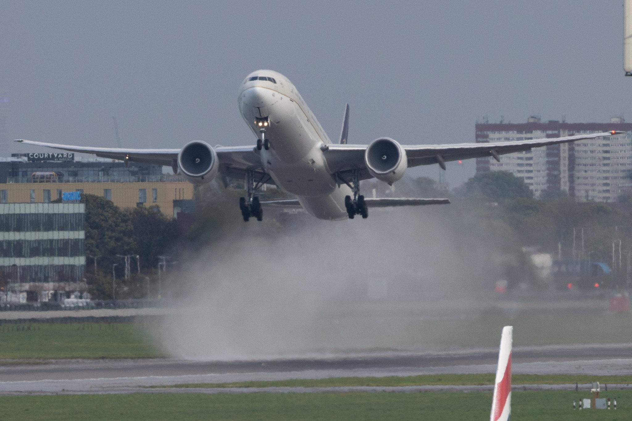 London Heathrow: Saudia (SV / SVA) | Boeing 777-368(ER) B77W | HZ-AK42 | MSN 62762