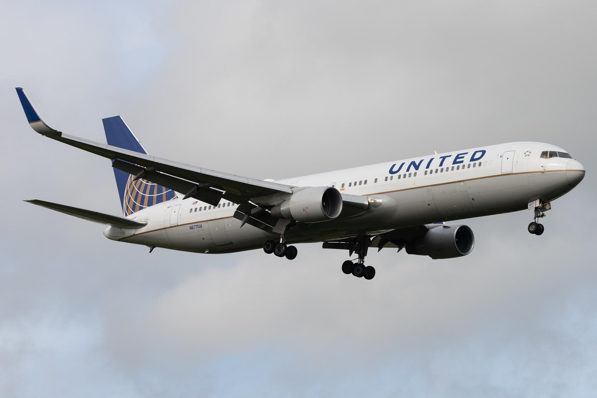London Heathrow: United Airlines (UA / UAL) | Boeing 767-322(ER) B763 | N677UA | MSN 30029