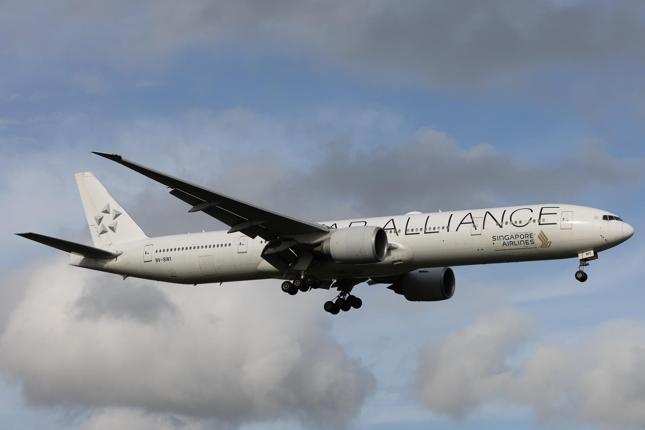 London Heathrow: Singapore Airlines (SQ / SIA) | Livery: Star Alliance livery | Boeing 777-312(ER) B77W | 9V-SWI | MSN 34574