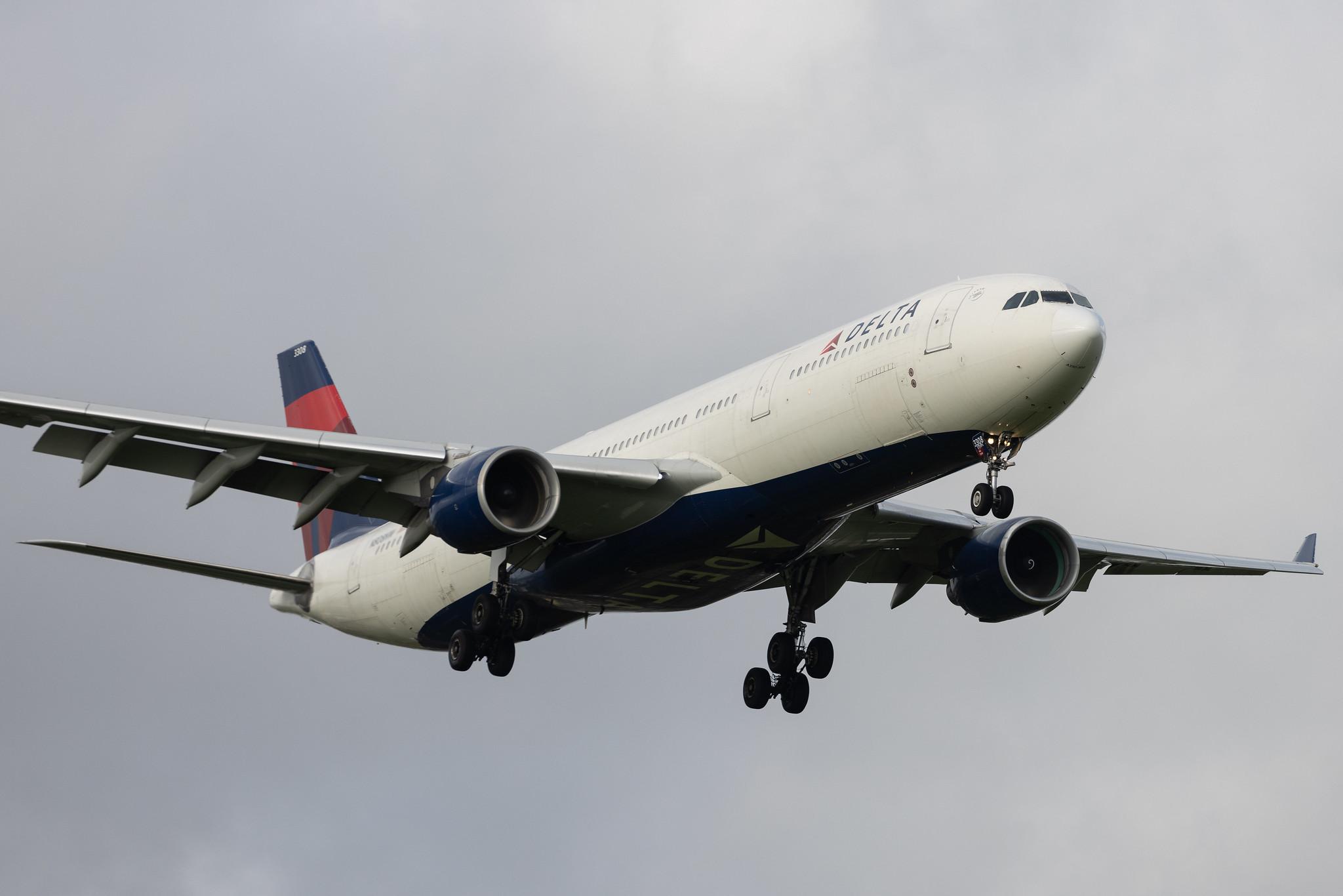 London Heathrow: Delta Air Lines (DL / DAL) | Airbus A330-323 A333 | N808NW | MSN 0591