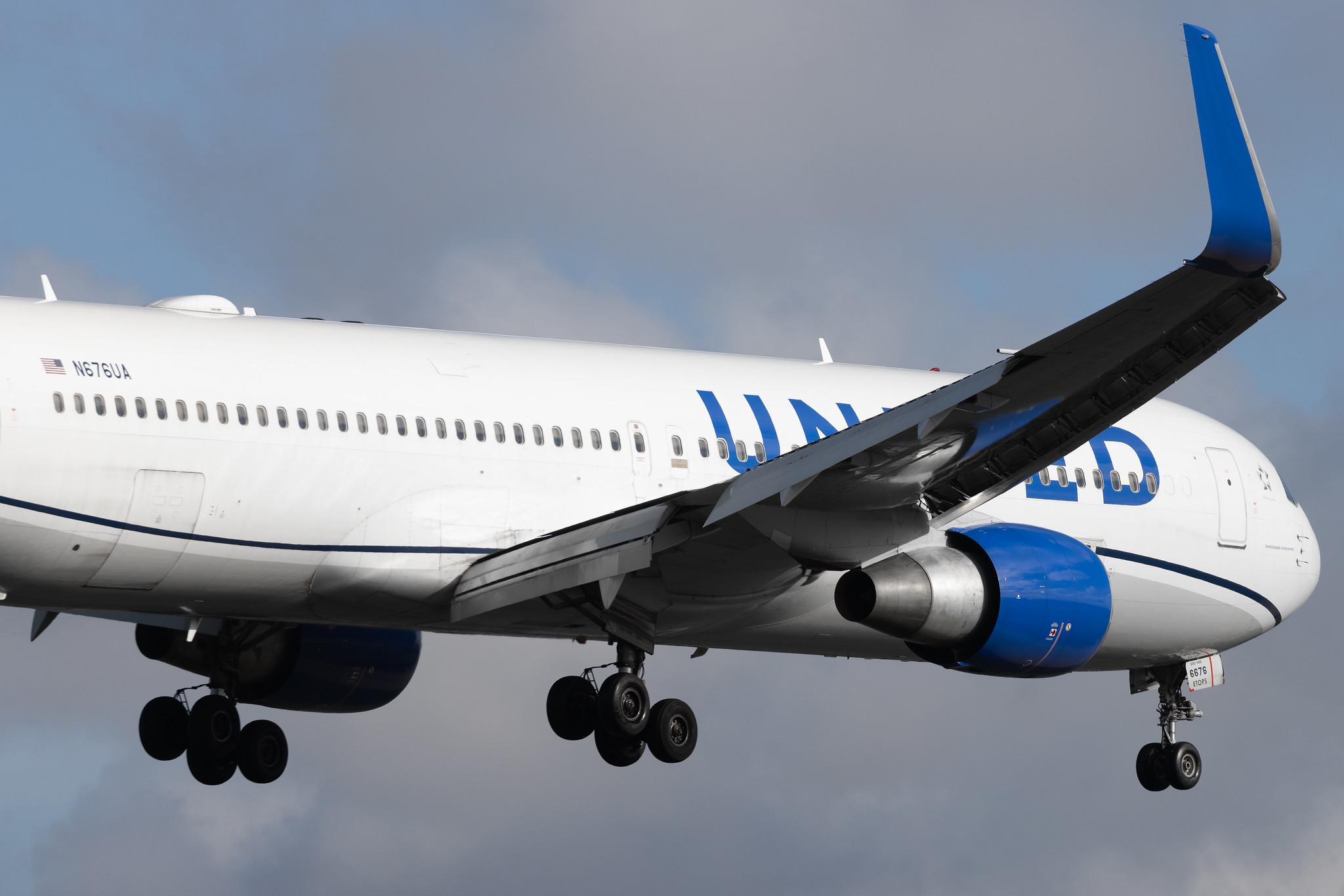 London Heathrow: United Airlines (UA / UAL) | Boeing 767-322(ER) B763 | N676UA | MSN 30028