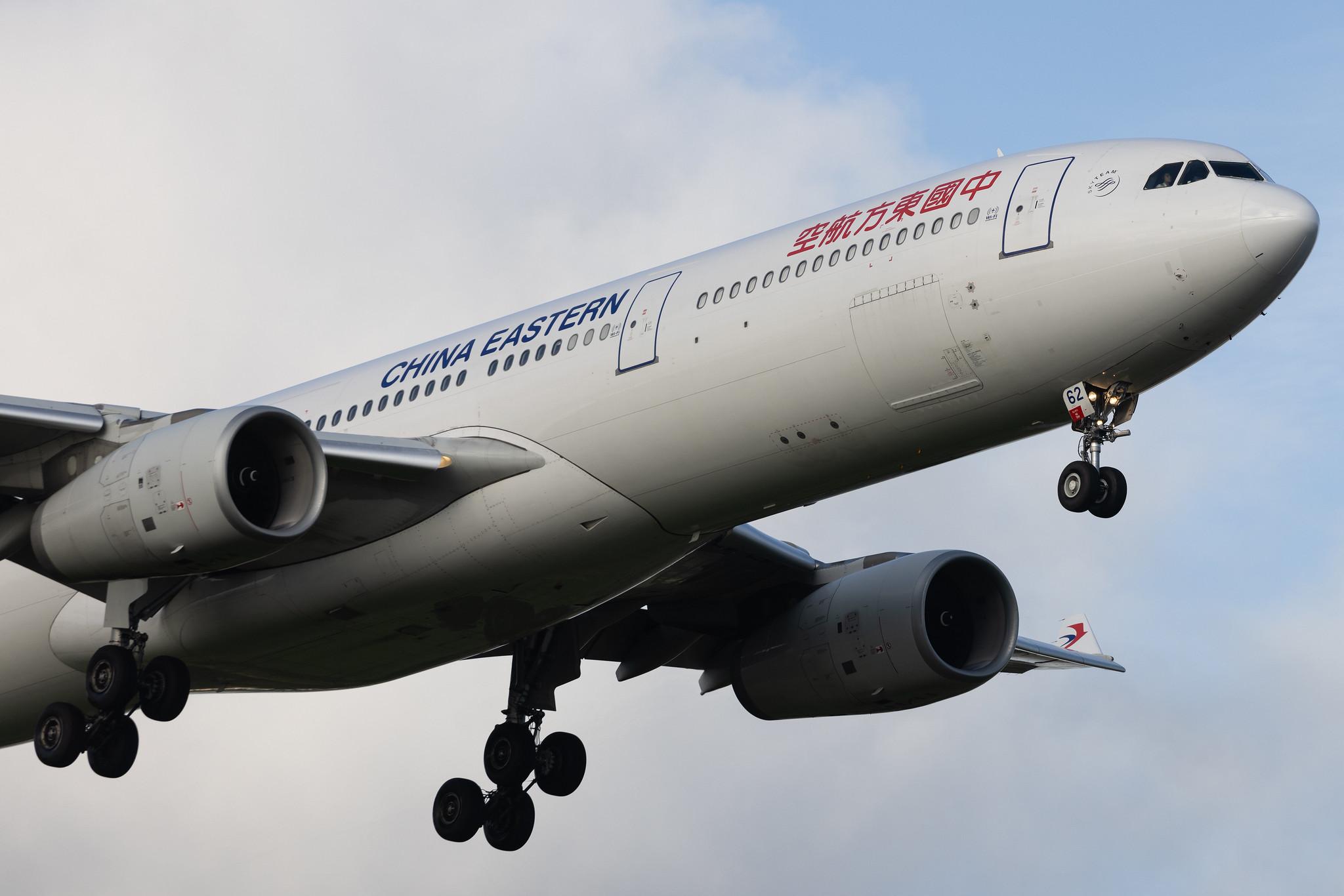 London Heathrow: China Eastern Airlines (MU / CES) | Airbus A330-343 A333 | B-8862 | MSN 1809