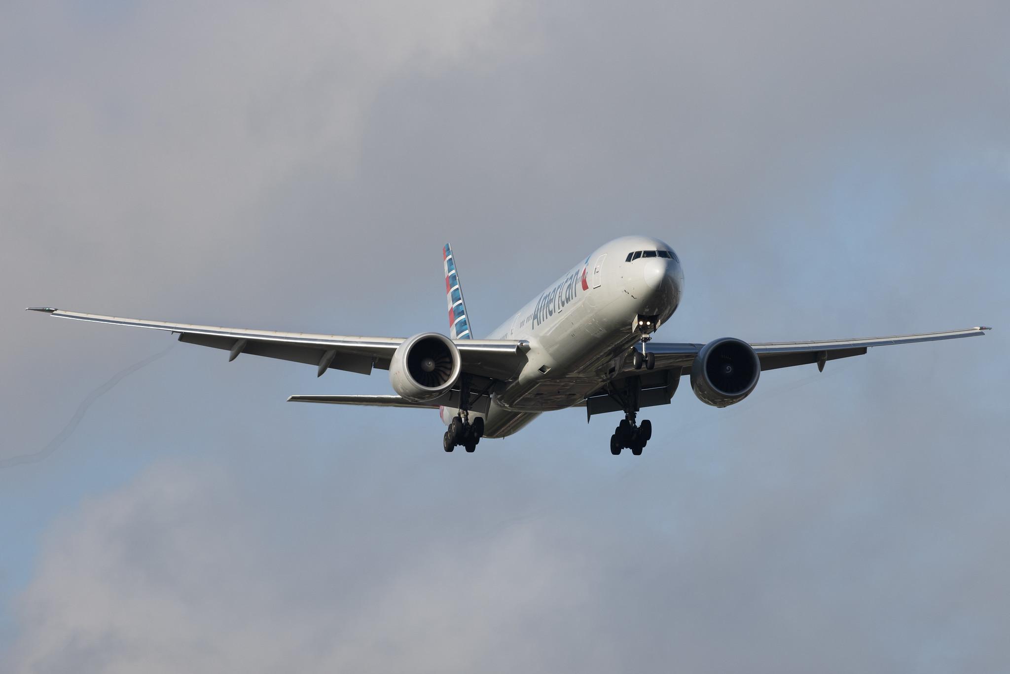 London Heathrow: American Airlines (AA / AAL) | Boeing 777-323(ER) B77W | N727AN | MSN 33541