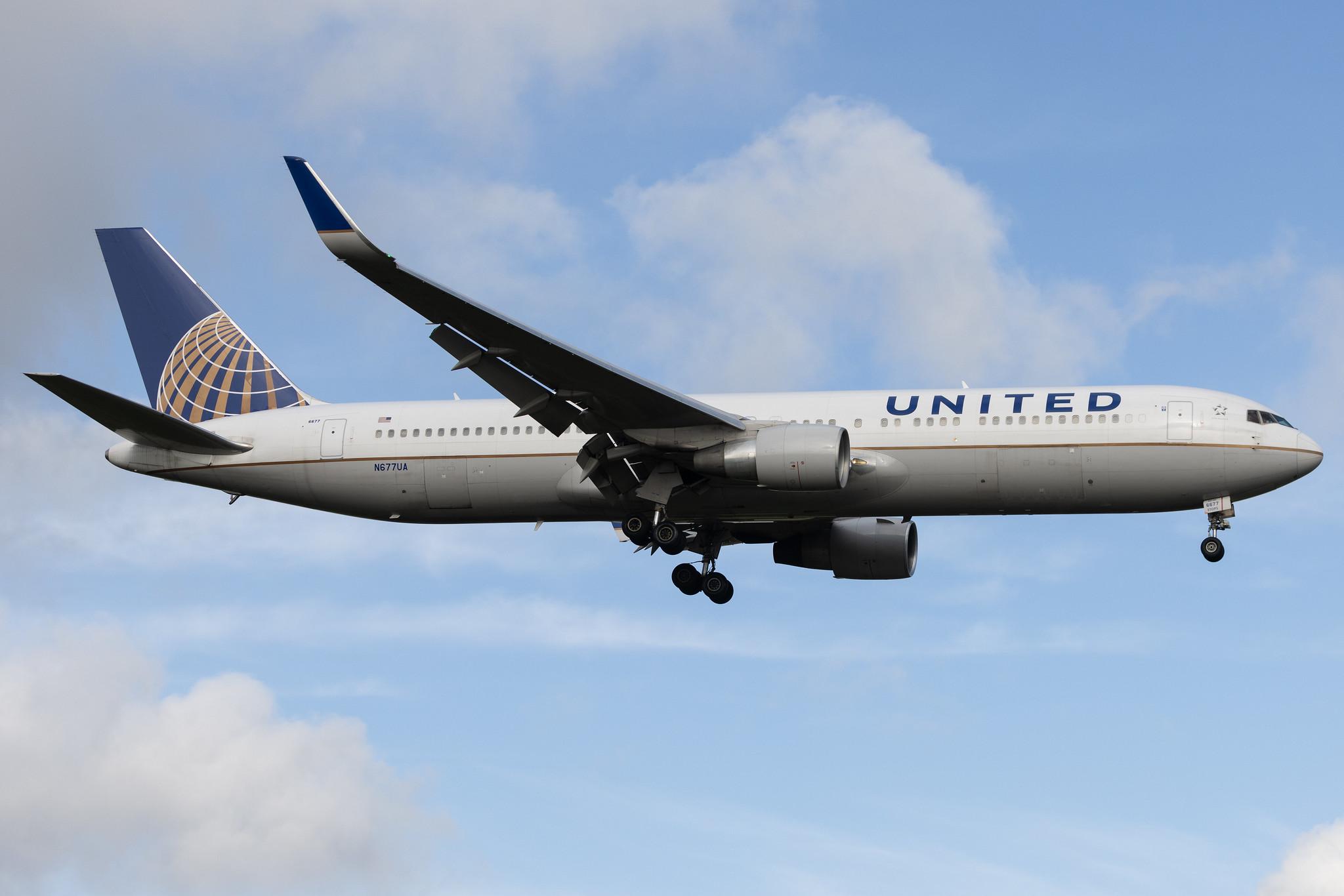 London Heathrow: United Airlines (UA / UAL) | Boeing 767-322(ER) B763 | N677UA | MSN 30029