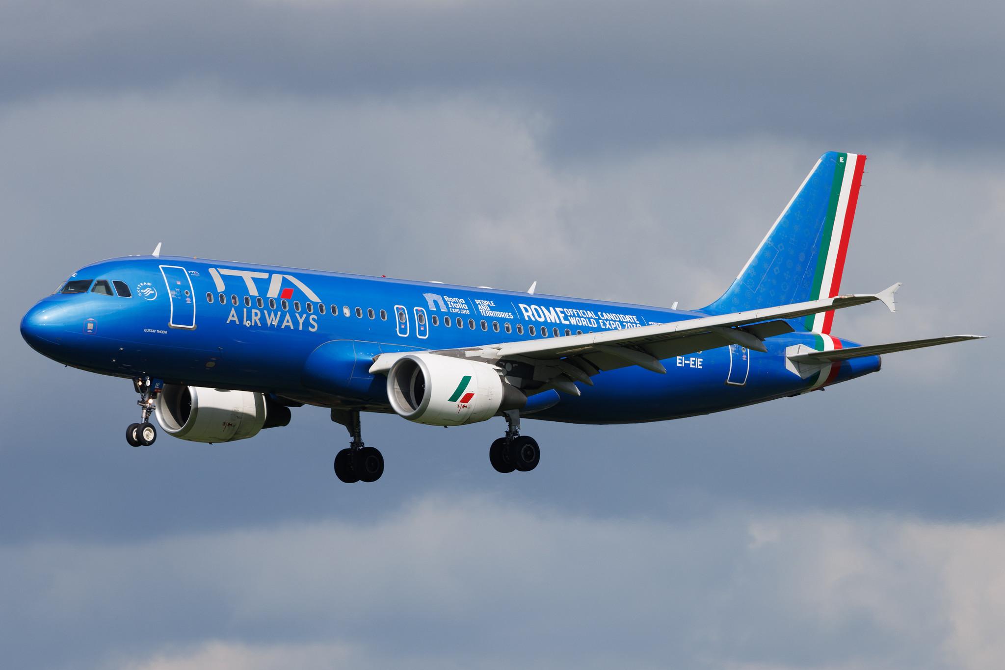Hamburg Airport: ITA Airways (AZ / ITY) |  Livery: Rome Expo 2030 Candidate Stickers |  Airbus A320-216 A320 | EI-EIE | MSN 4536
