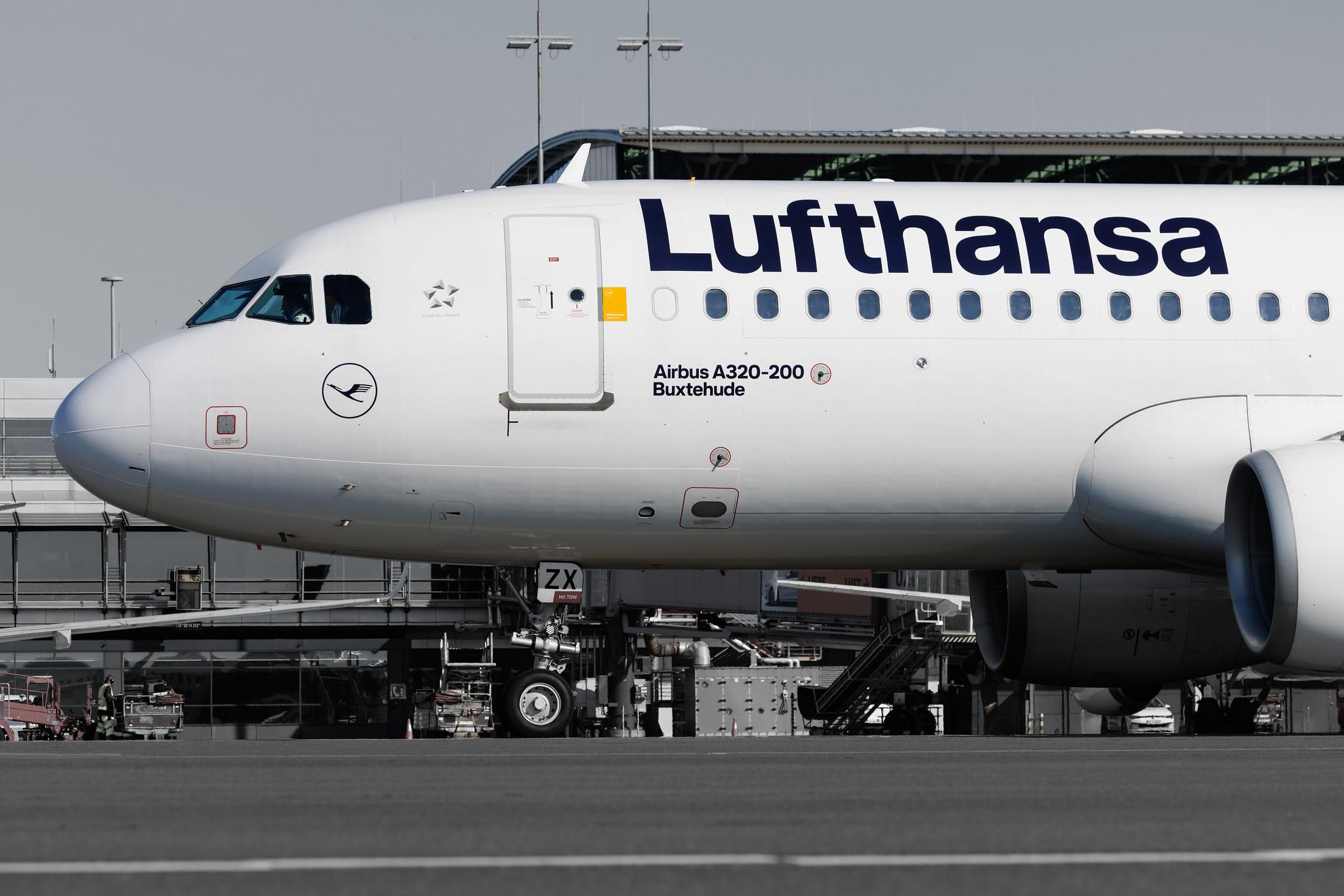 Hamburg Airport: Lufthansa (LH / DLH) | Airbus A320-214 A320 | D-AIZX | MSN 5741