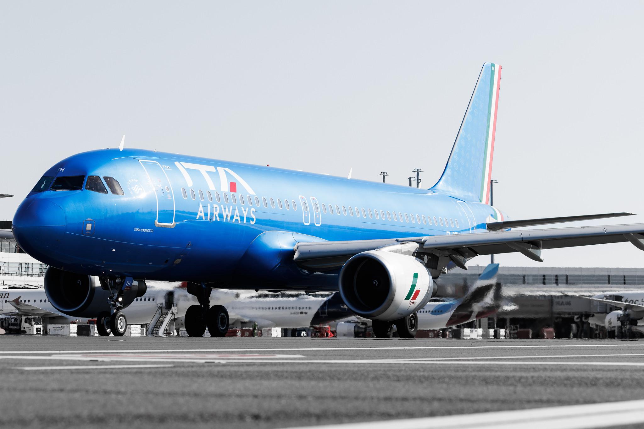 Hamburg Airport: ITA Airways (AZ / ITY) | Airbus A320-216 A320 | EI-DTH | MSN 03956