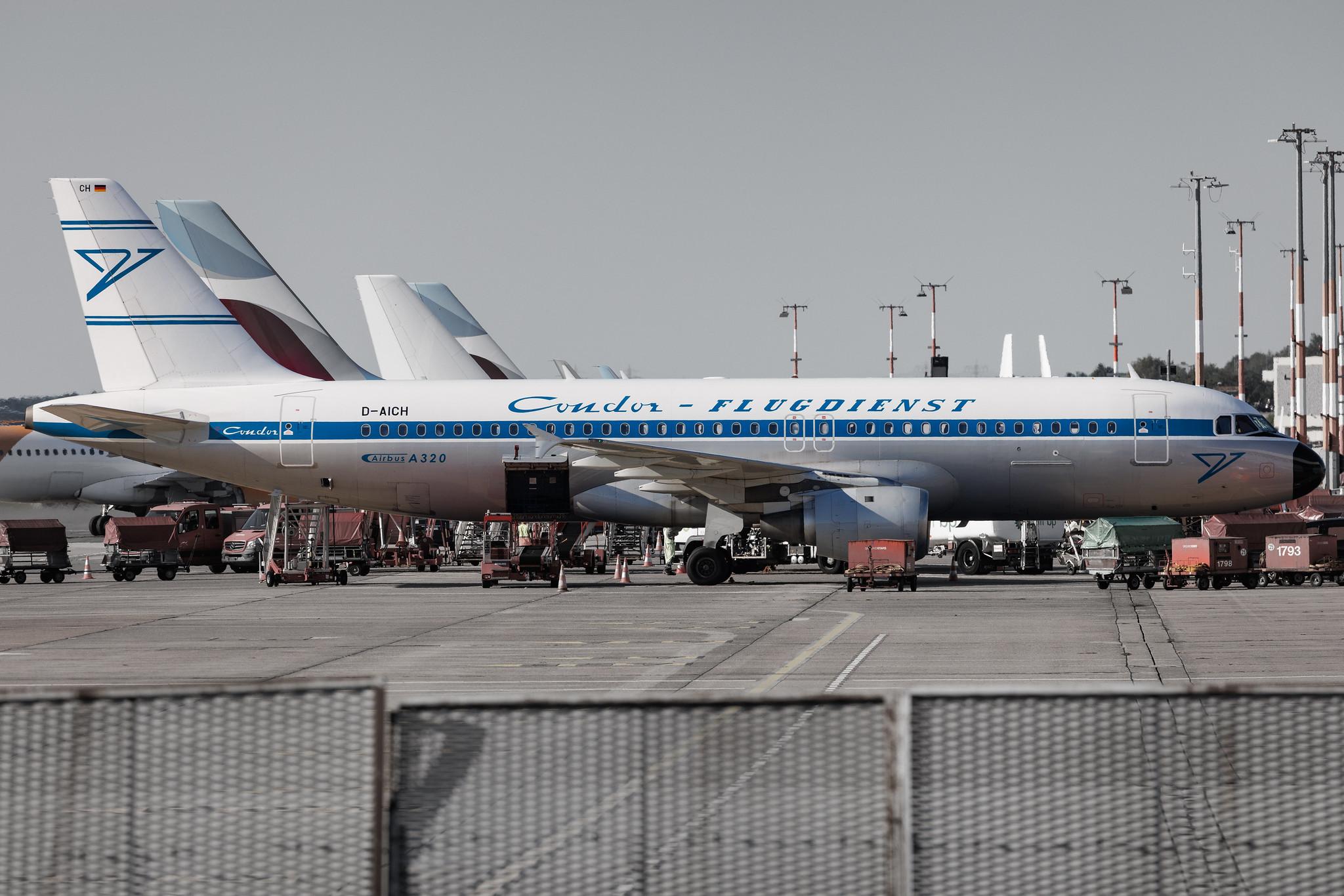Hamburg Airport: Condor (DE / CFG) | Livery: Retro Livery | Airbus A320-212 A320 | D-AICH | MSN 0971