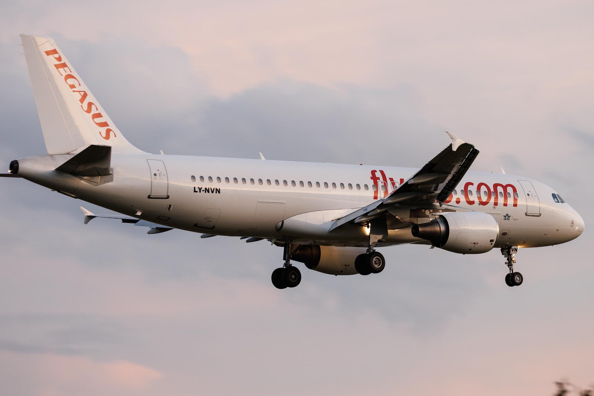 Hamburg Airport: Pegasus (PC / PGT) | Operator: Avion Express | Airbus A320-214 A320 | LY-NVN | MSN 4448