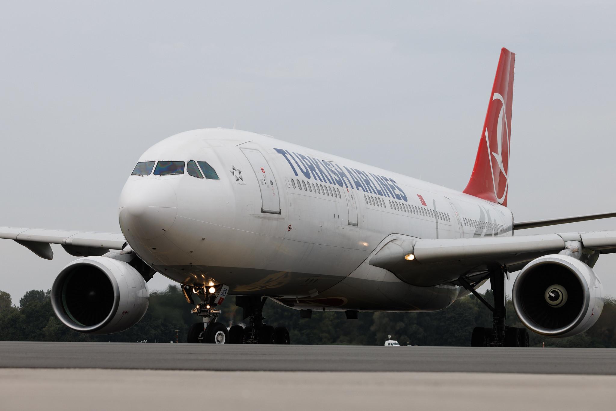 Hamburg Airport: Turkish Airlines (TK / THY) | Airbus A330-223 A332 | TC-JIS | MSN 0961