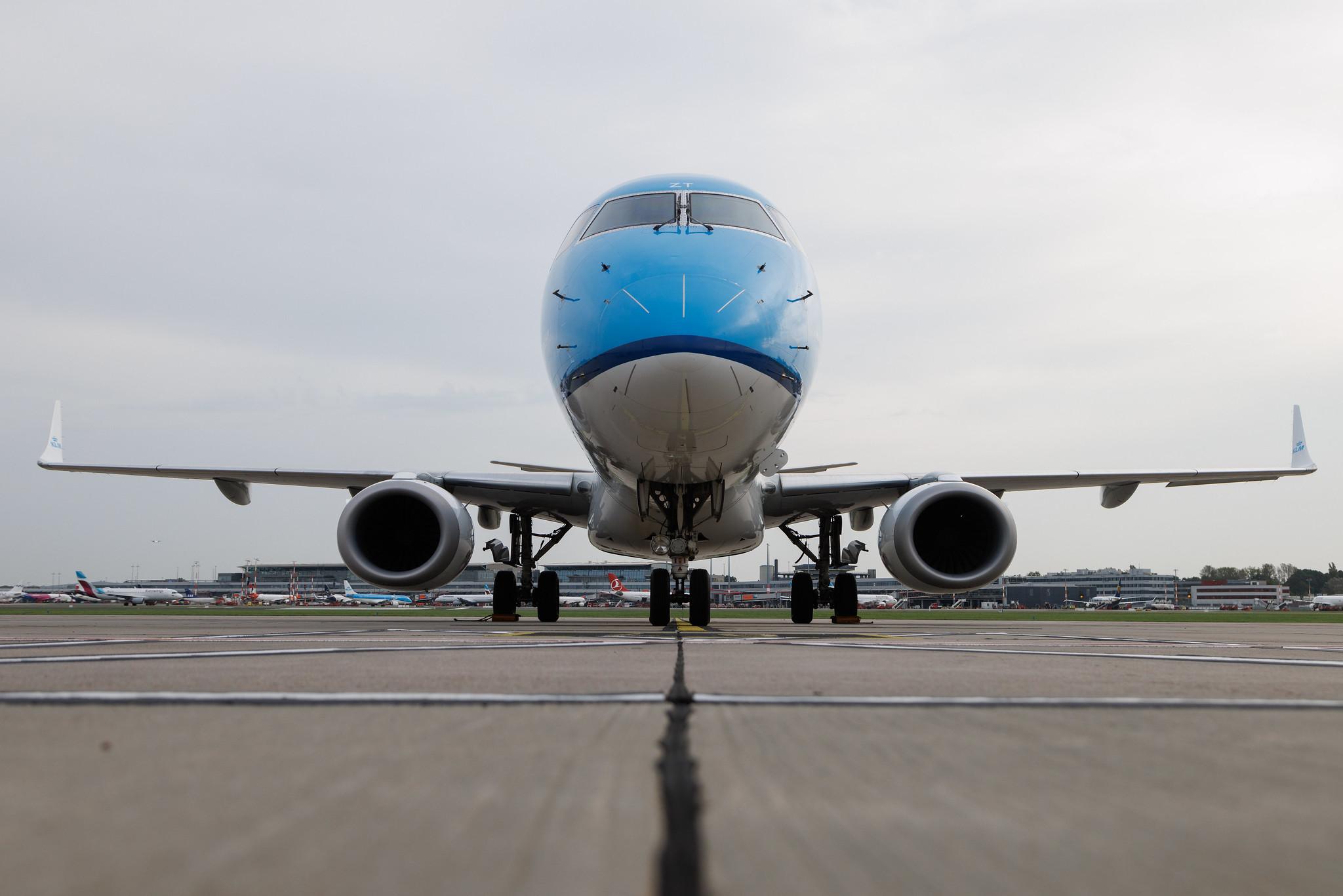 Hamburg Airport: KLM (KL / KLM) | Operator: KLM Cityhopper | Embraer E190STD E190 | PH-EZT | MSN 19000519