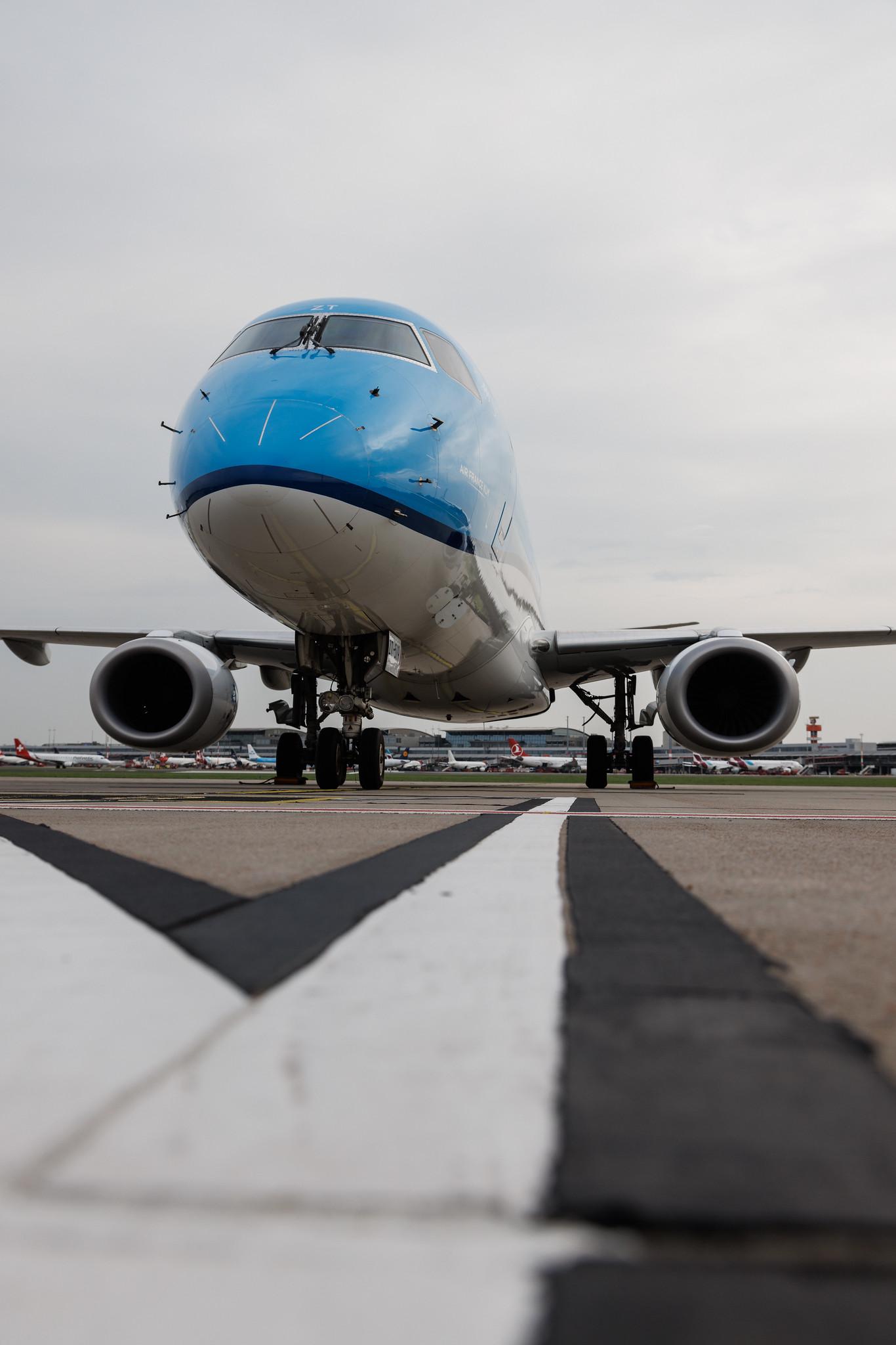 Hamburg Airport: KLM (KL / KLM) | Operator: KLM Cityhopper | Embraer E190STD E190 | PH-EZT | MSN 19000519
