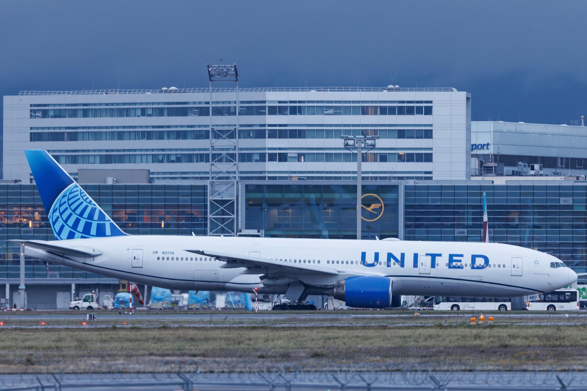 Frankfurt Airport: United Airlines (UA / UAL) | Boeing 777-222(ER) B772 | N217UA | MSN 30550