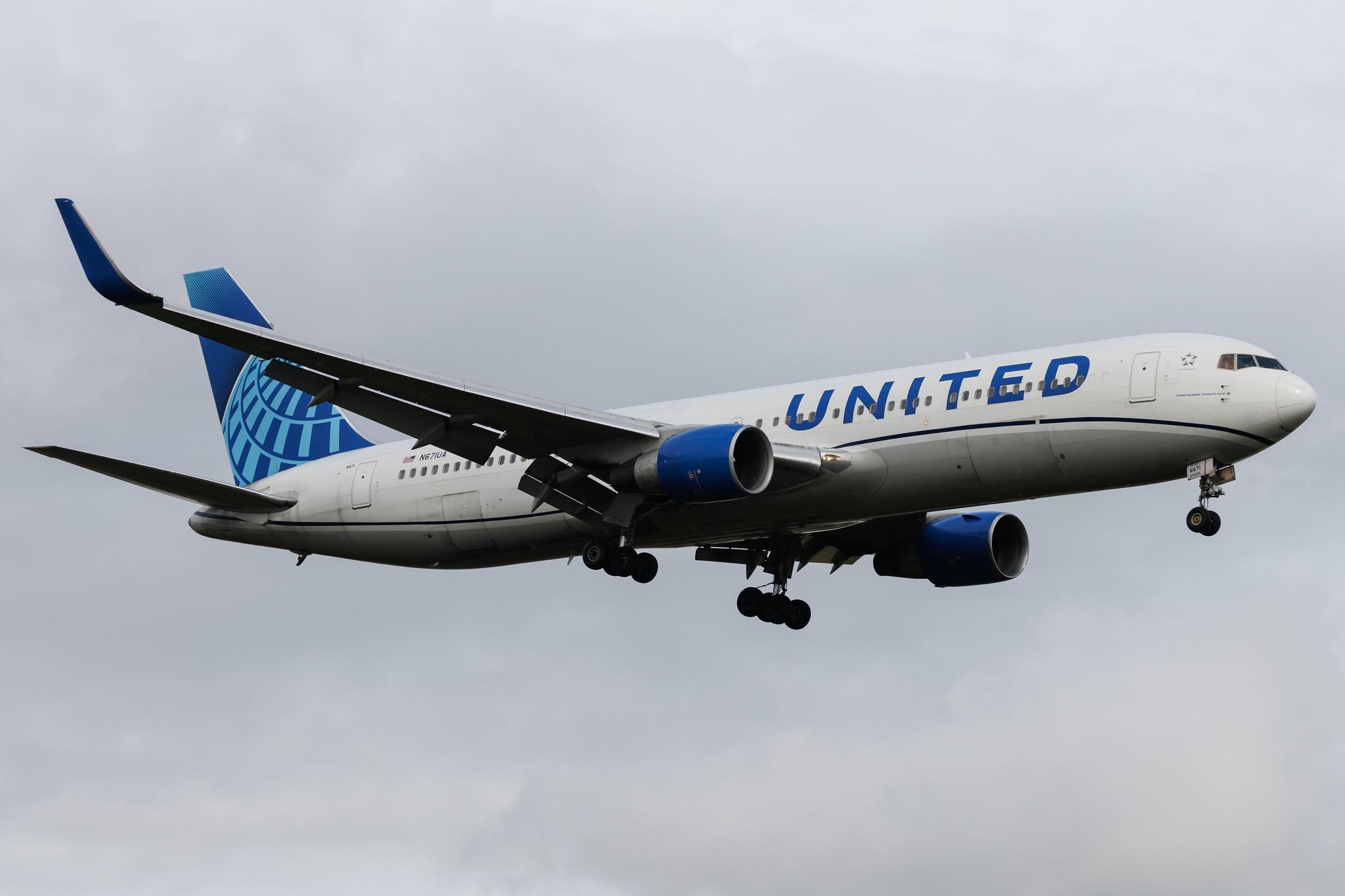 London Heathrow: United Airlines (UA / UAL) | Boeing 767-322(ER) B763 | N671UA | MSN 30026