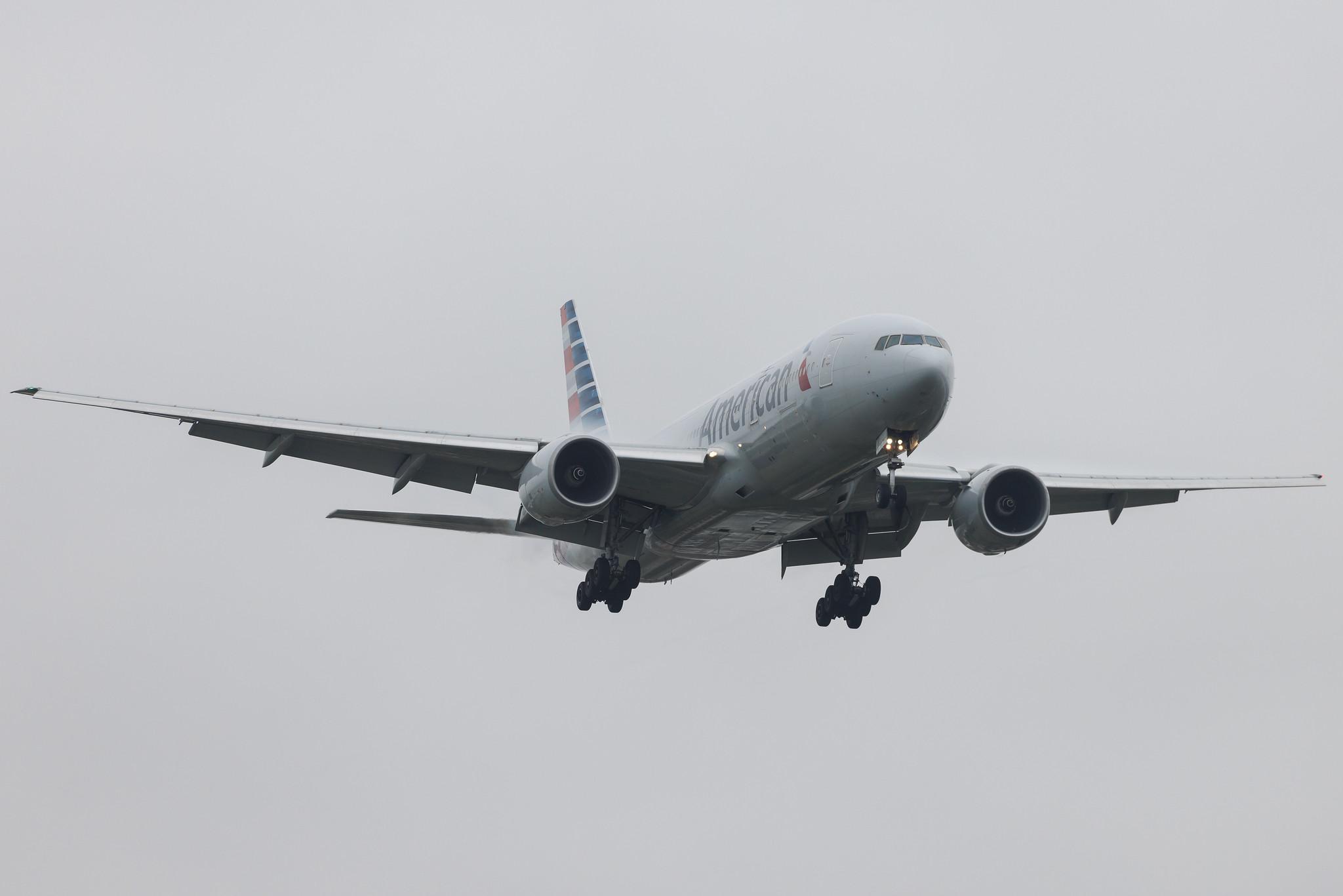London Heathrow: American Airlines (AA / AAL) | Boeing 777-223(ER) B772 | N785AN | MSN 30005