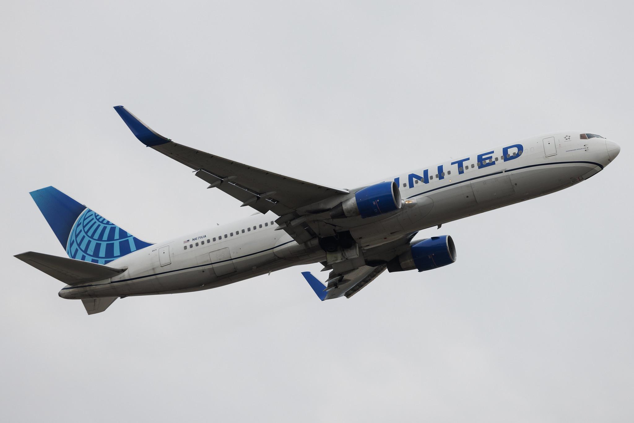 London Heathrow: United Airlines (UA / UAL) | Boeing 767-322(ER) B763 | N671UA | MSN 30026