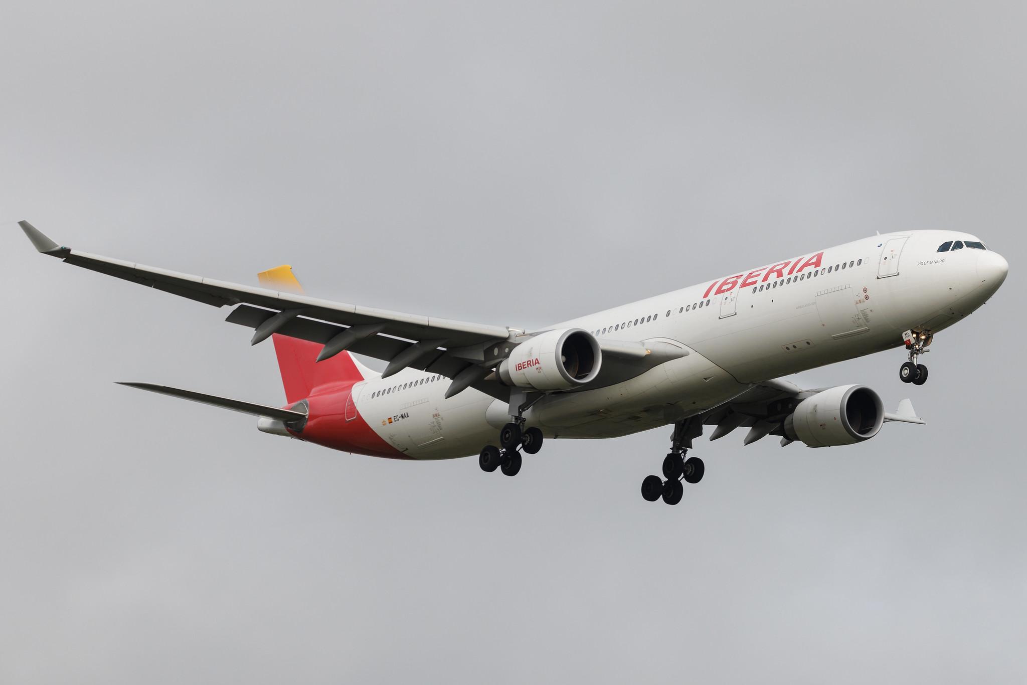 London Heathrow: Iberia (IB / IBE) | Airbus A330-302 A333 | EC-MAA | MSN 1515