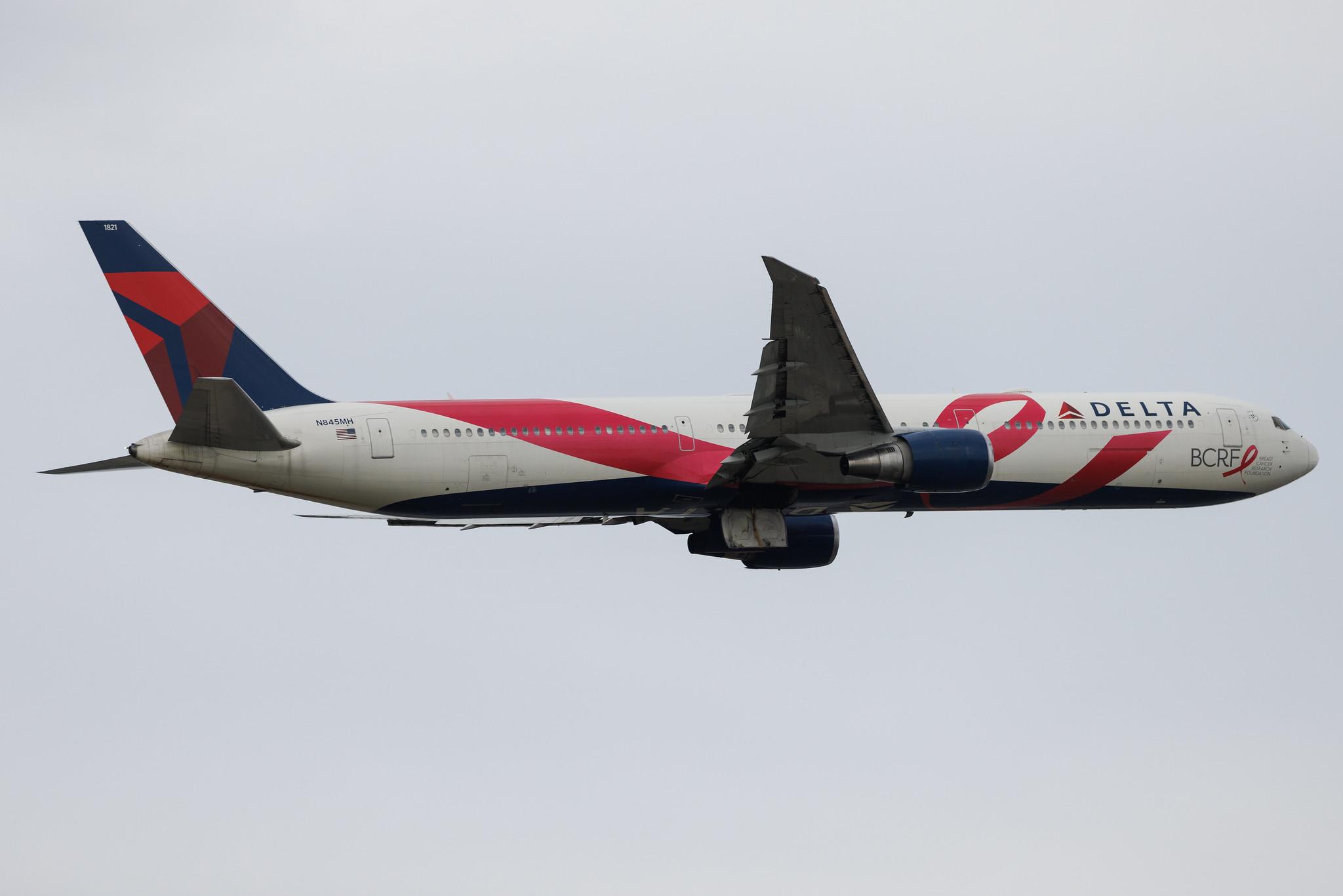 London Heathrow: Delta Air Lines (DL / DAL) | Livery: BCRF Livery | Boeing 767-432(ER) B764 | N845MH | MSN 29719