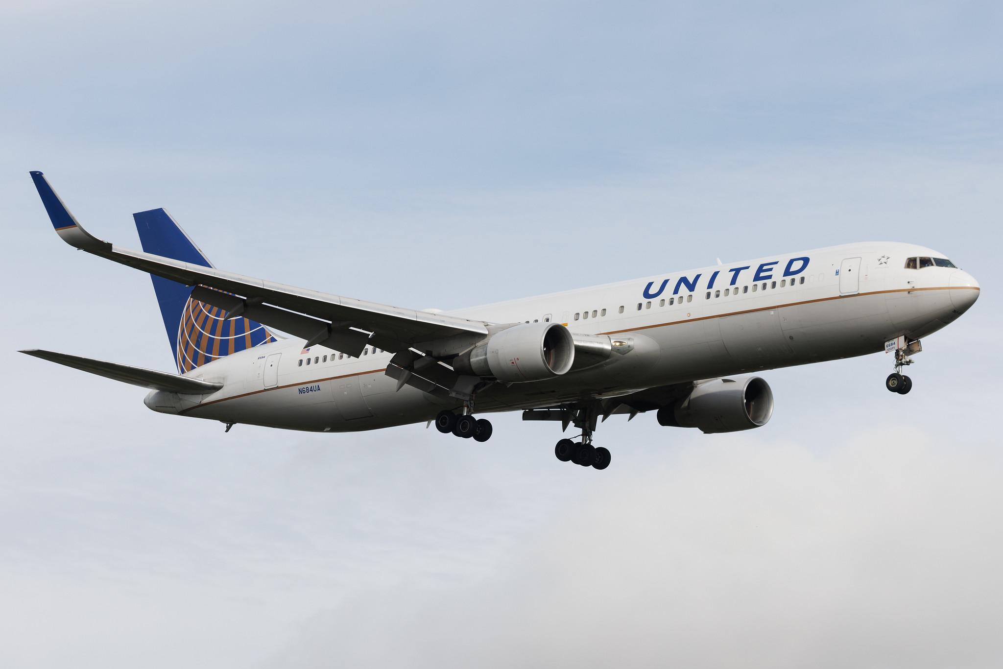 London Heathrow: United Airlines (UA / UAL) | Boeing 767-3CB(ER) B763 | N684UA | MSN 33466