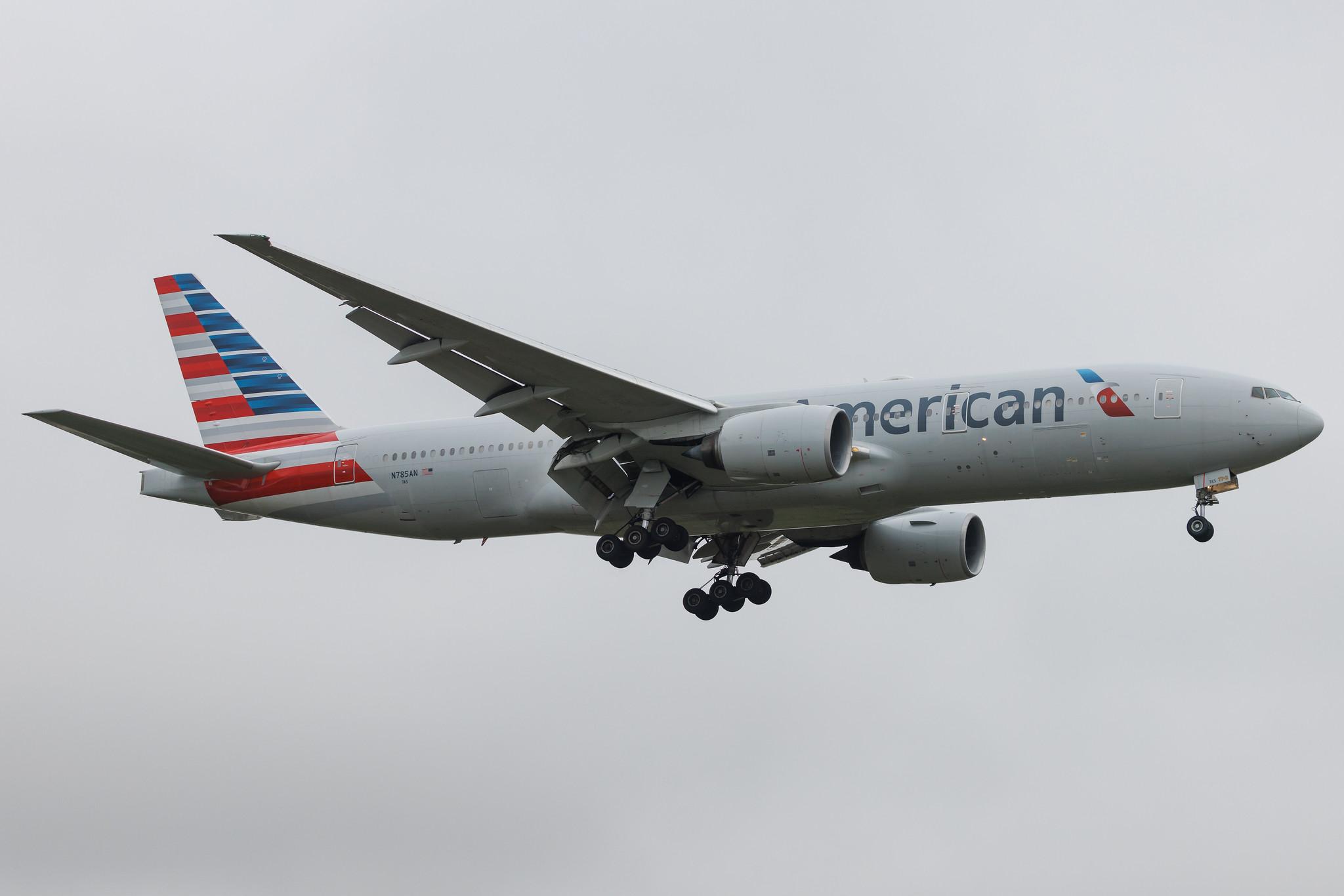 London Heathrow: American Airlines (AA / AAL) | Boeing 777-223(ER) B772 | N785AN | MSN 30005