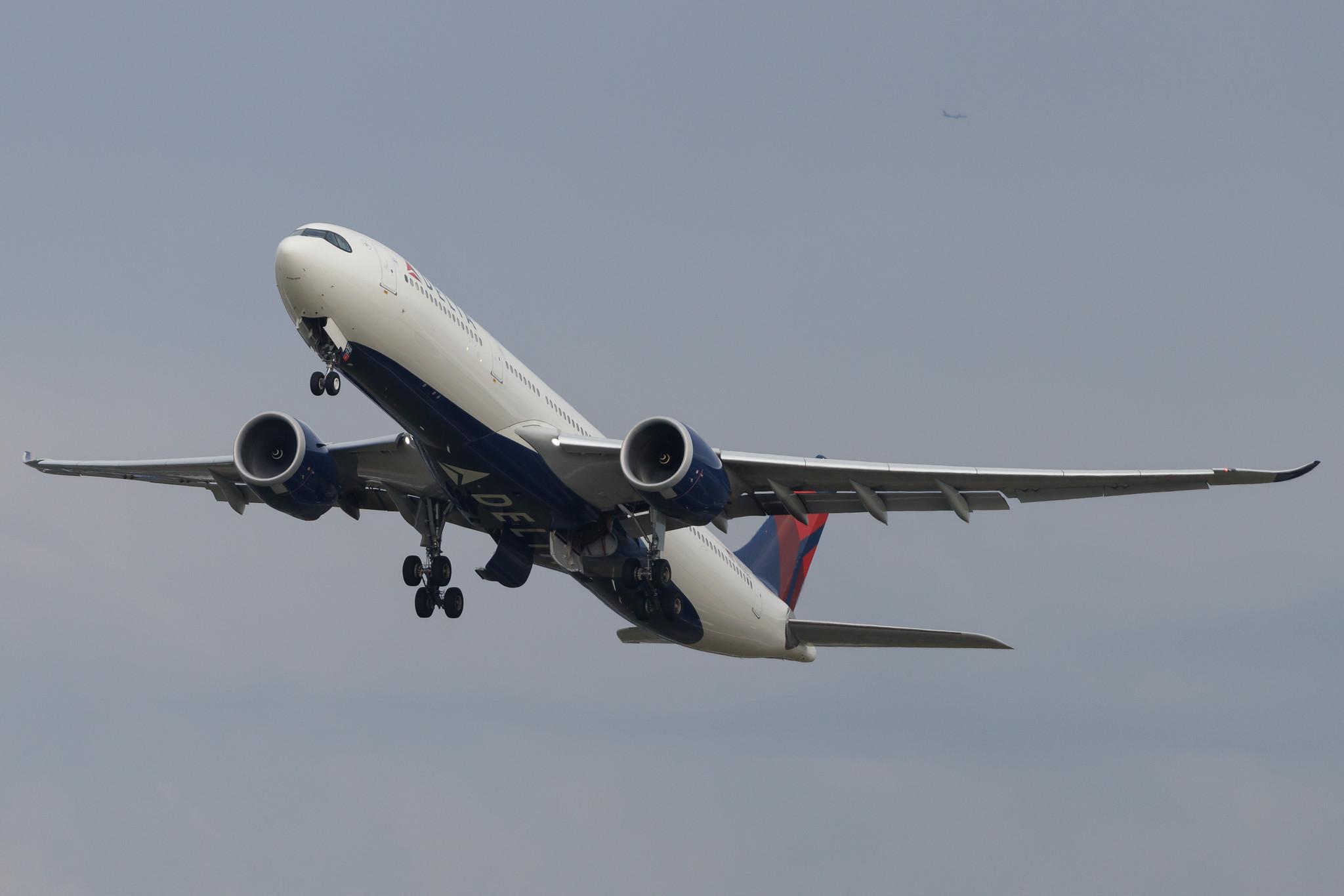 London Heathrow: Delta Air Lines (DL / DAL) | Airbus A330-941 A339 | N410DZ | MSN 1990