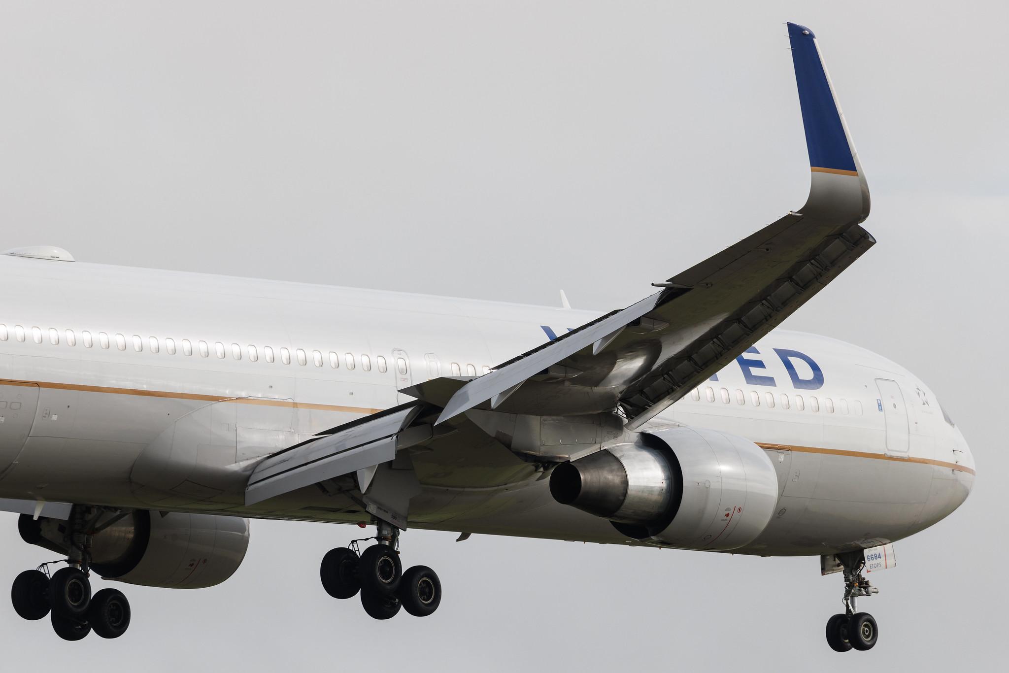 London Heathrow: United Airlines (UA / UAL) | Boeing 767-3CB(ER) B763 | N684UA | MSN 33466