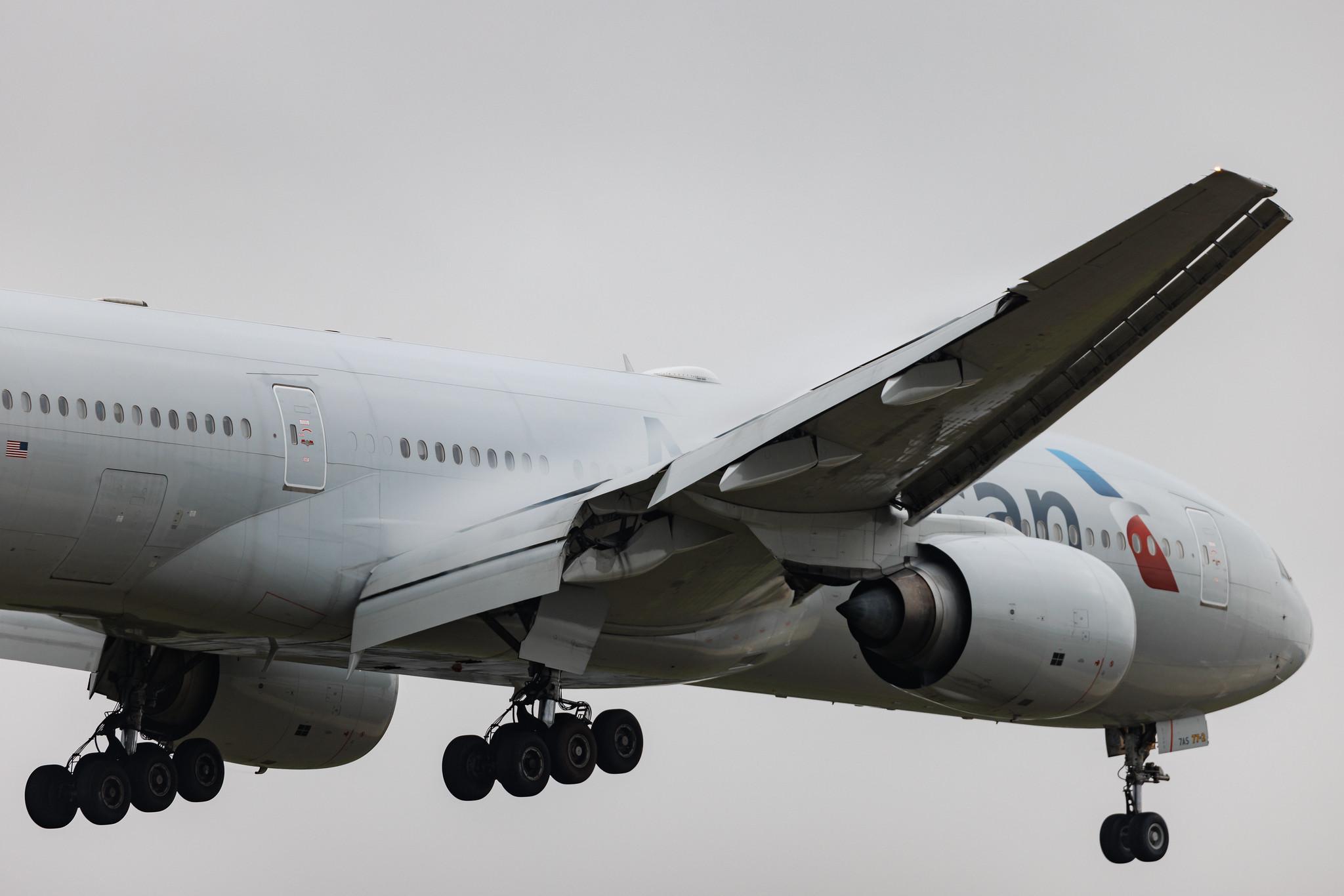 London Heathrow: American Airlines (AA / AAL) | Boeing 777-223(ER) B772 | N785AN | MSN 30005