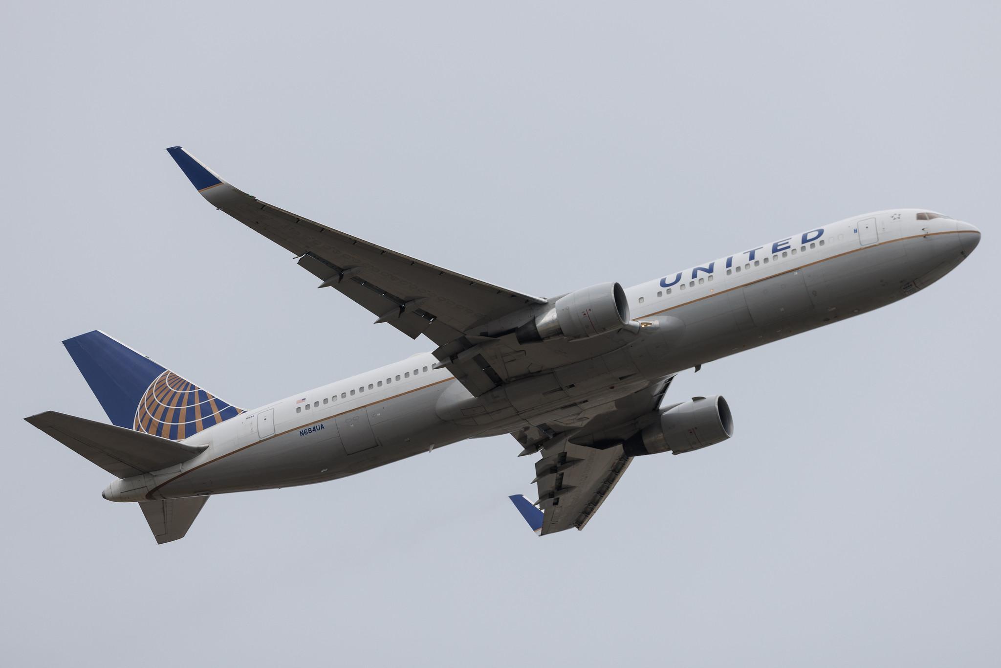 London Heathrow: United Airlines (UA / UAL) | Boeing 767-3CB(ER) B763 | N684UA | MSN 33466