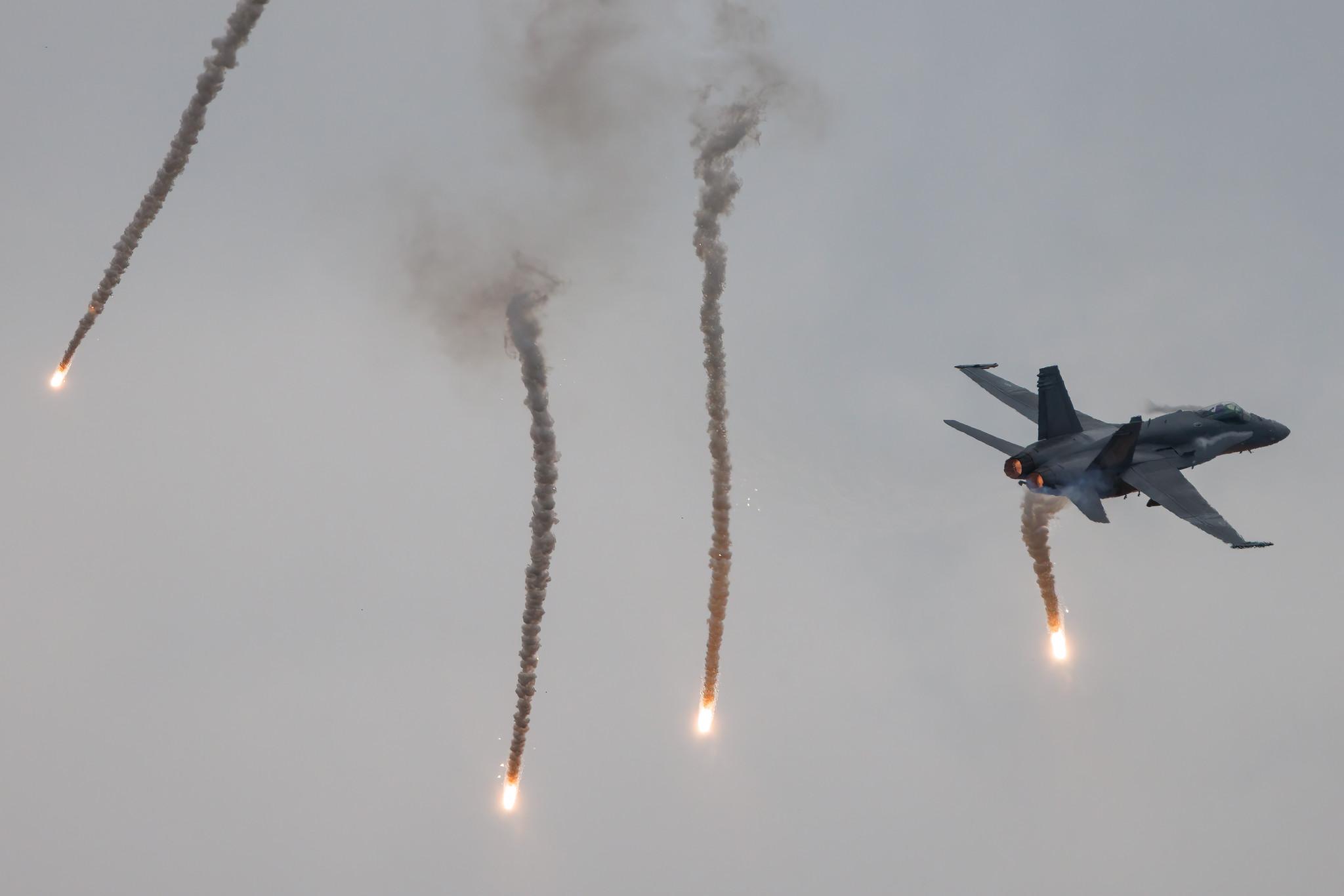 AIR SHOW Radom: Finnish Air Force (/ FNF) | McDonnell Douglas F/A-18C Hornet F18 | HN-415 | MSN 1391/FNC015