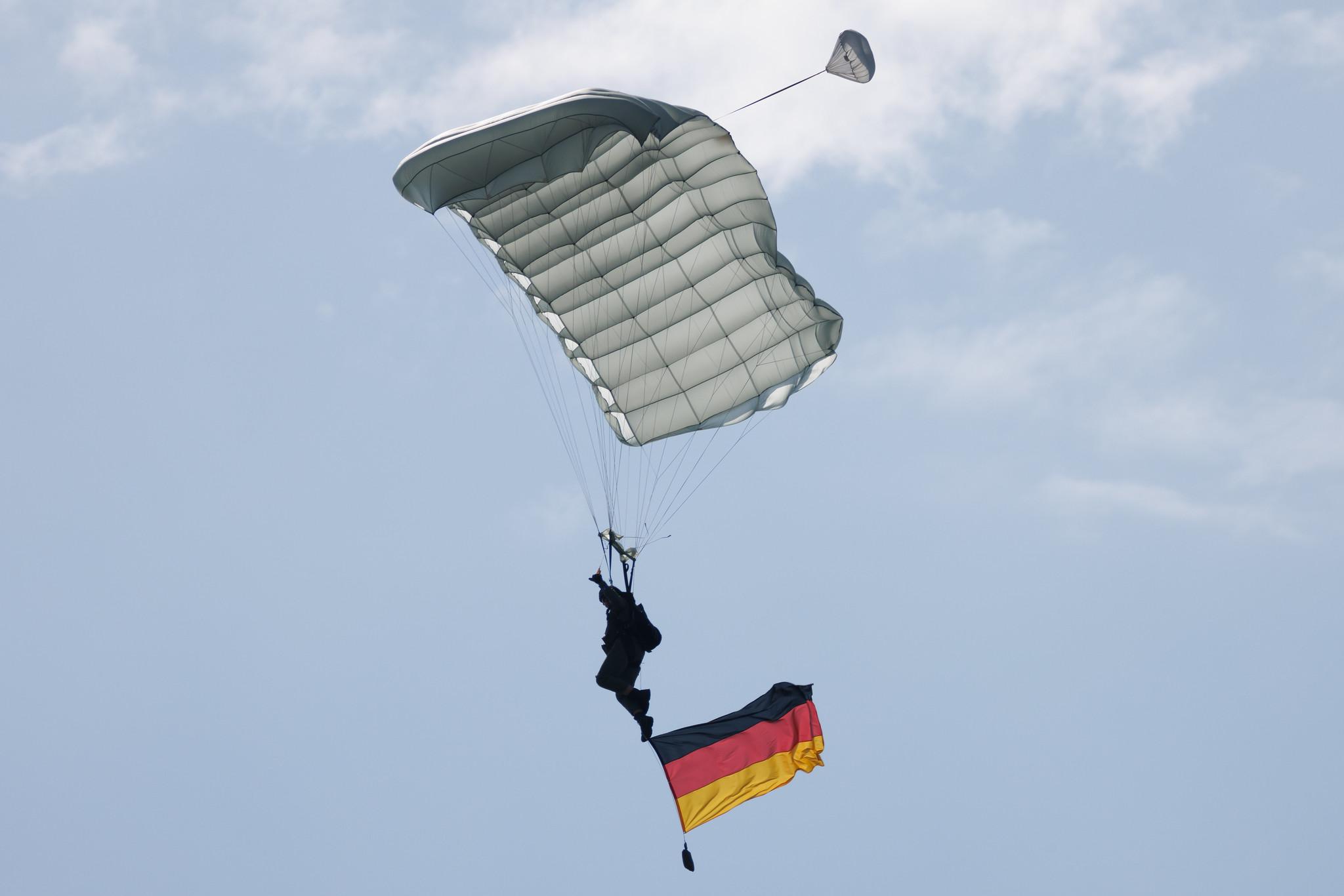 AIR SHOW Radom: Fallschirmspringer