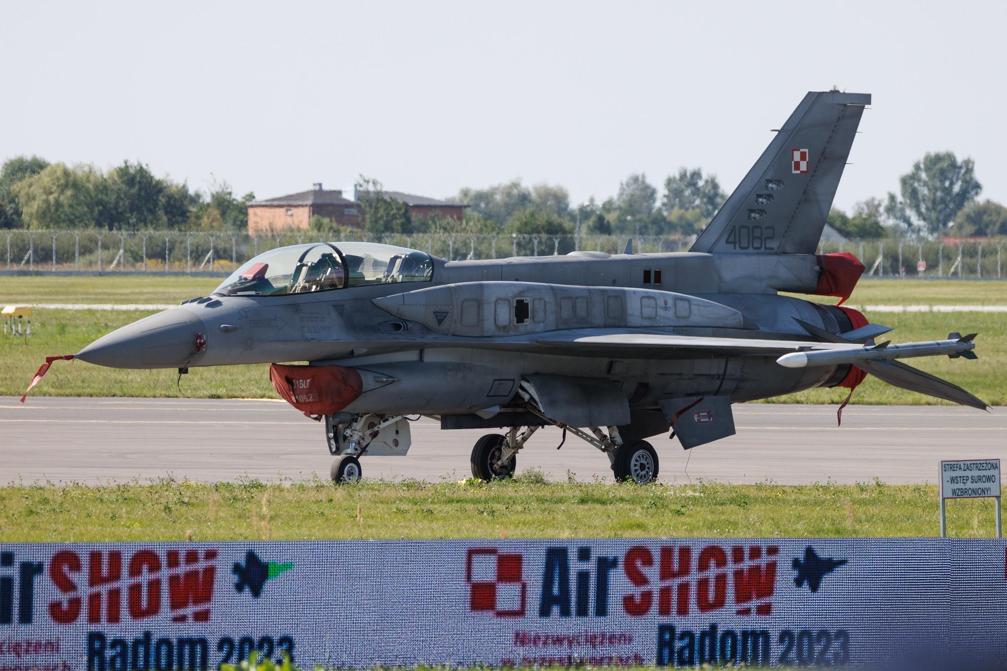 AIR SHOW Radom: Polish Air Force (/ PLF) | General Dynamics F-16D Fighting Falcon F16 | 4082 | MSN JD-7