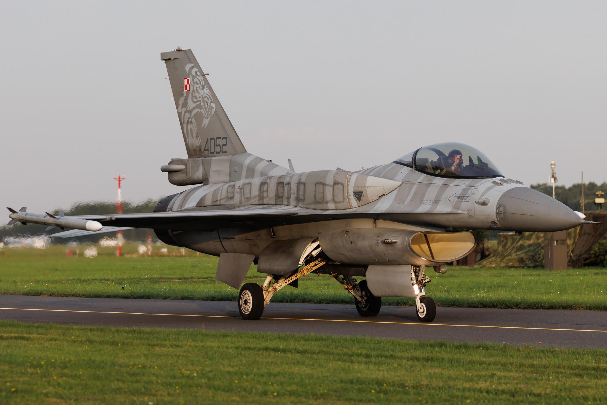 AIR SHOW Radom: Polish Air Force (/ PLF) | General Dynamics F-16C Fighting Falcon F16 | 4052 | MSN JC-13