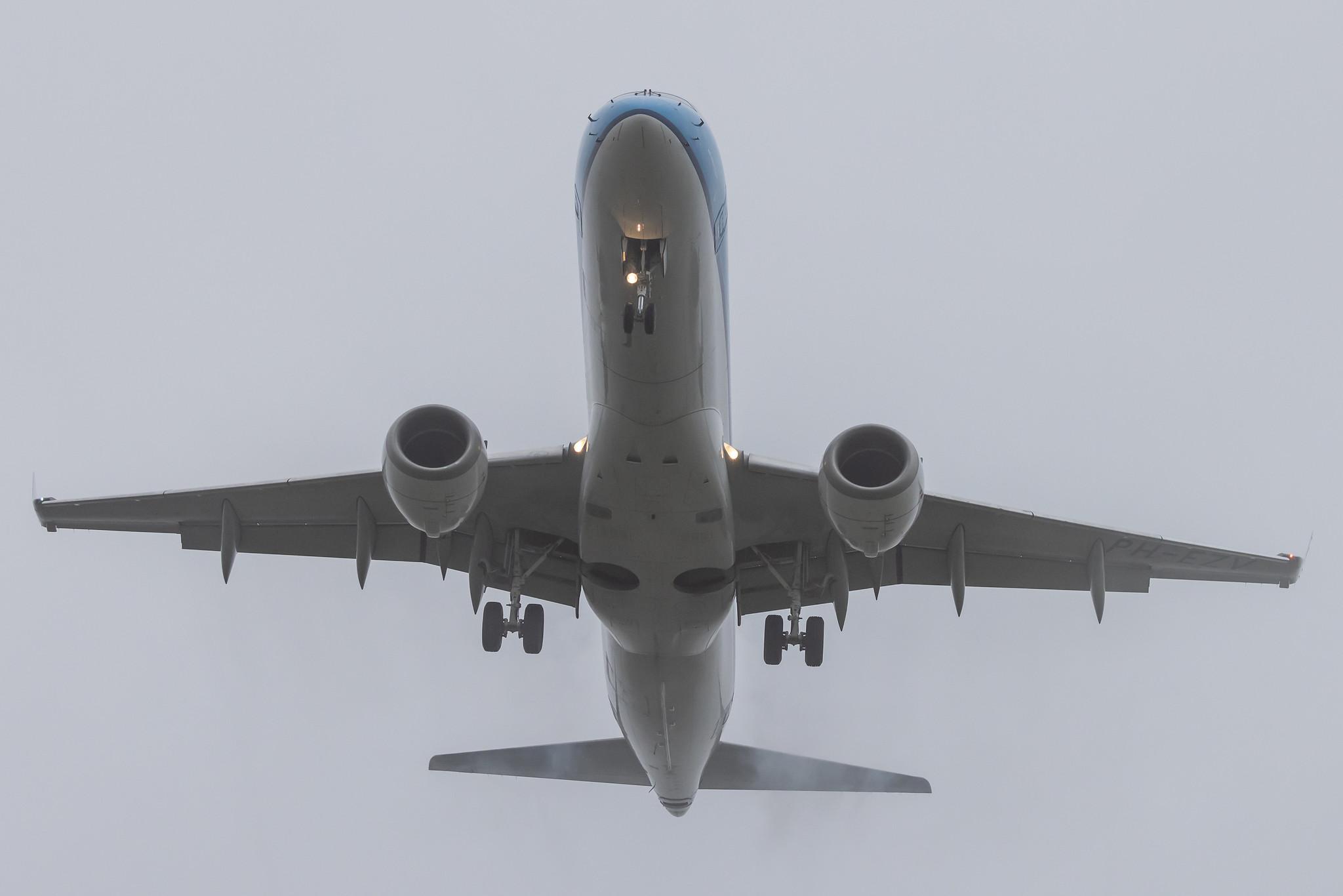 Amsterdam Schiphol: KLM (KL / KLM) | Operator: KLM Cityhopper | Embraer E190STD E190 | PH-EZV | MSN 19000528