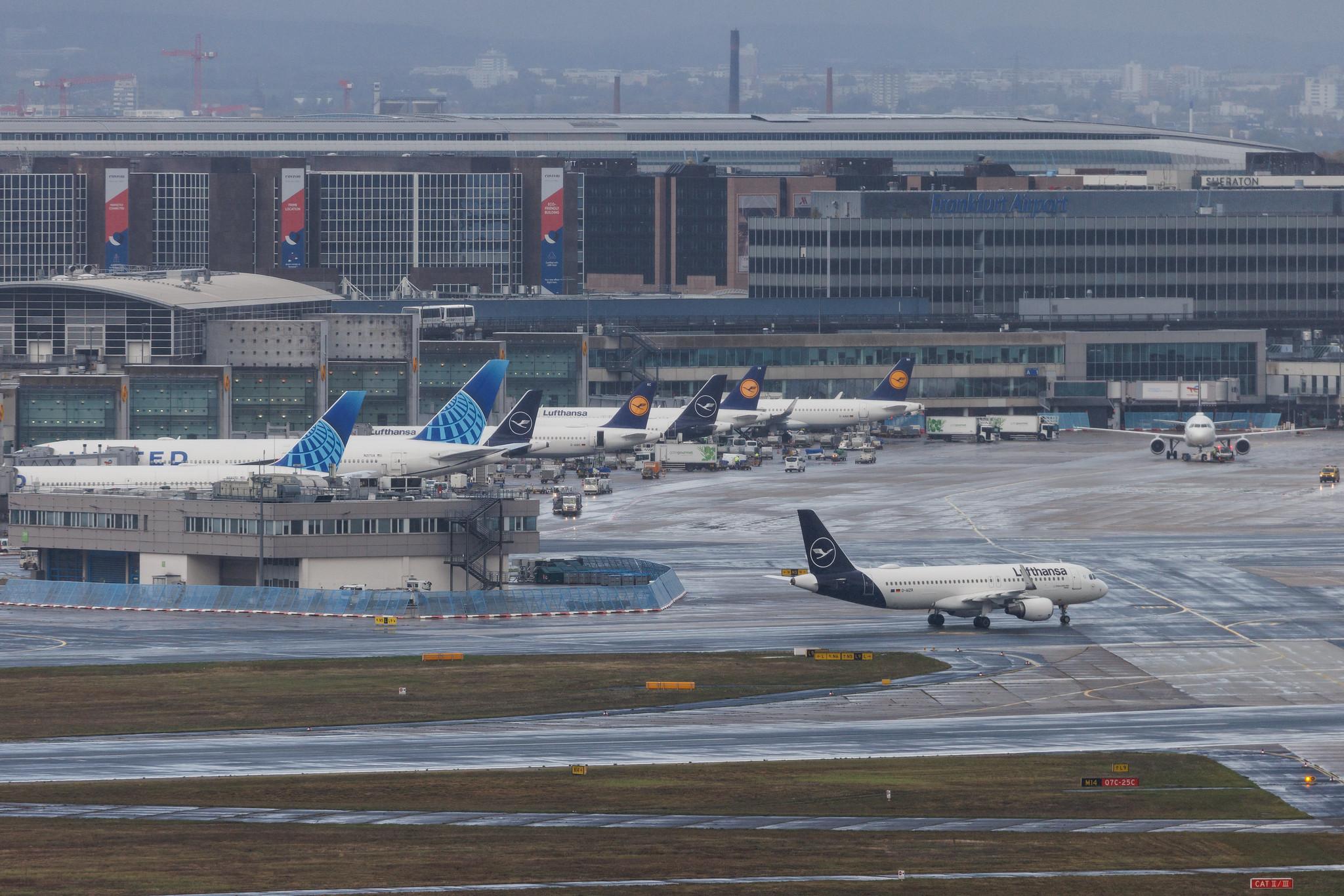Frankfurt Airport: Lufthansa (LH / DLH) | Airbus A320-214 A320 | D-AIZR | MSN 5525