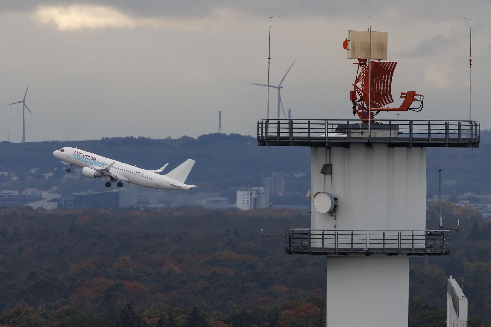 Frankfurt Airport: Discover Airlines (4Y / OCN) |  Airbus A320-214 A320 | D-aiut | MSN 7115