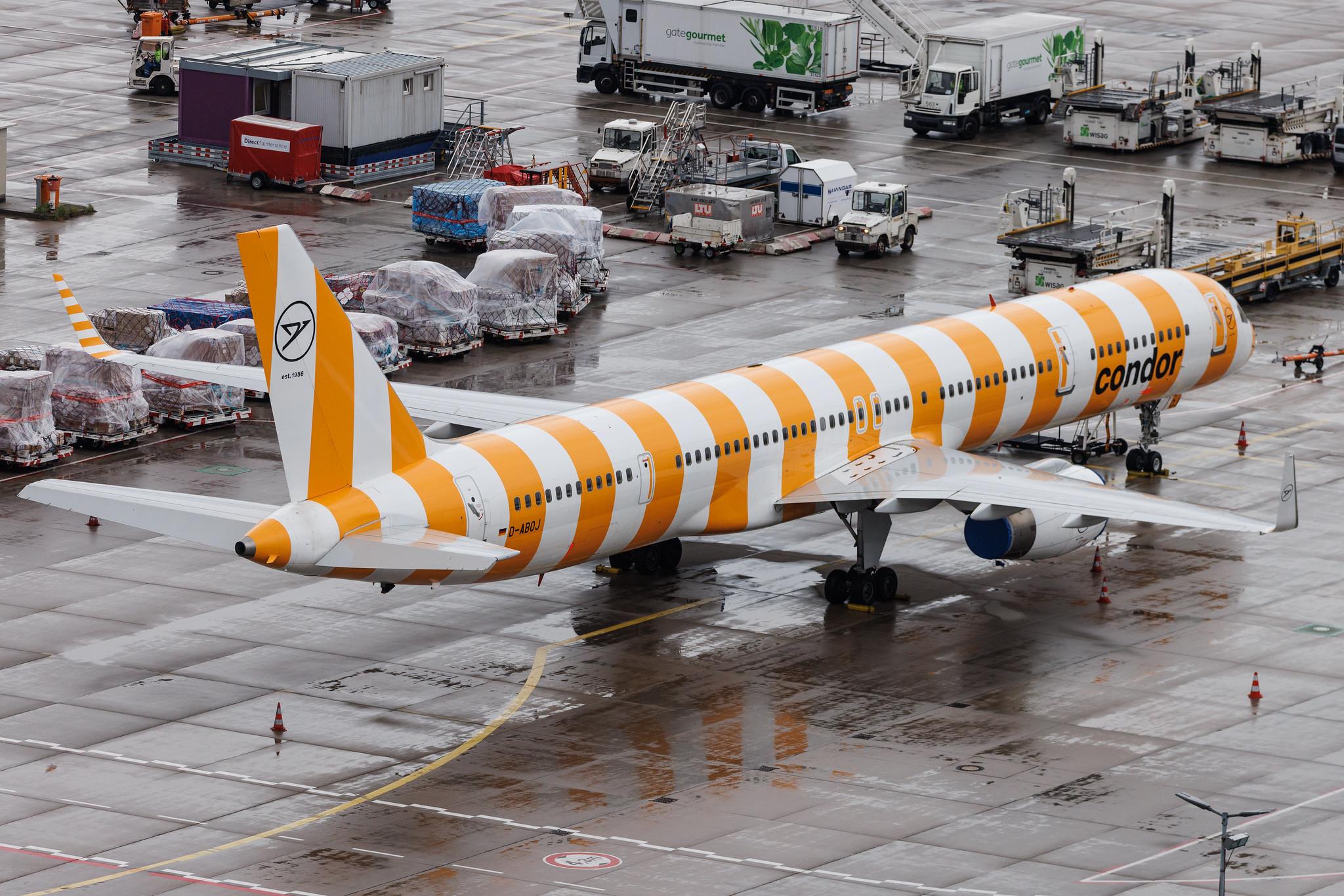Frankfurt Airport: Condor (DE / CFG) | Boeing 757-330 B753 | D-ABOJ | MSN 29019