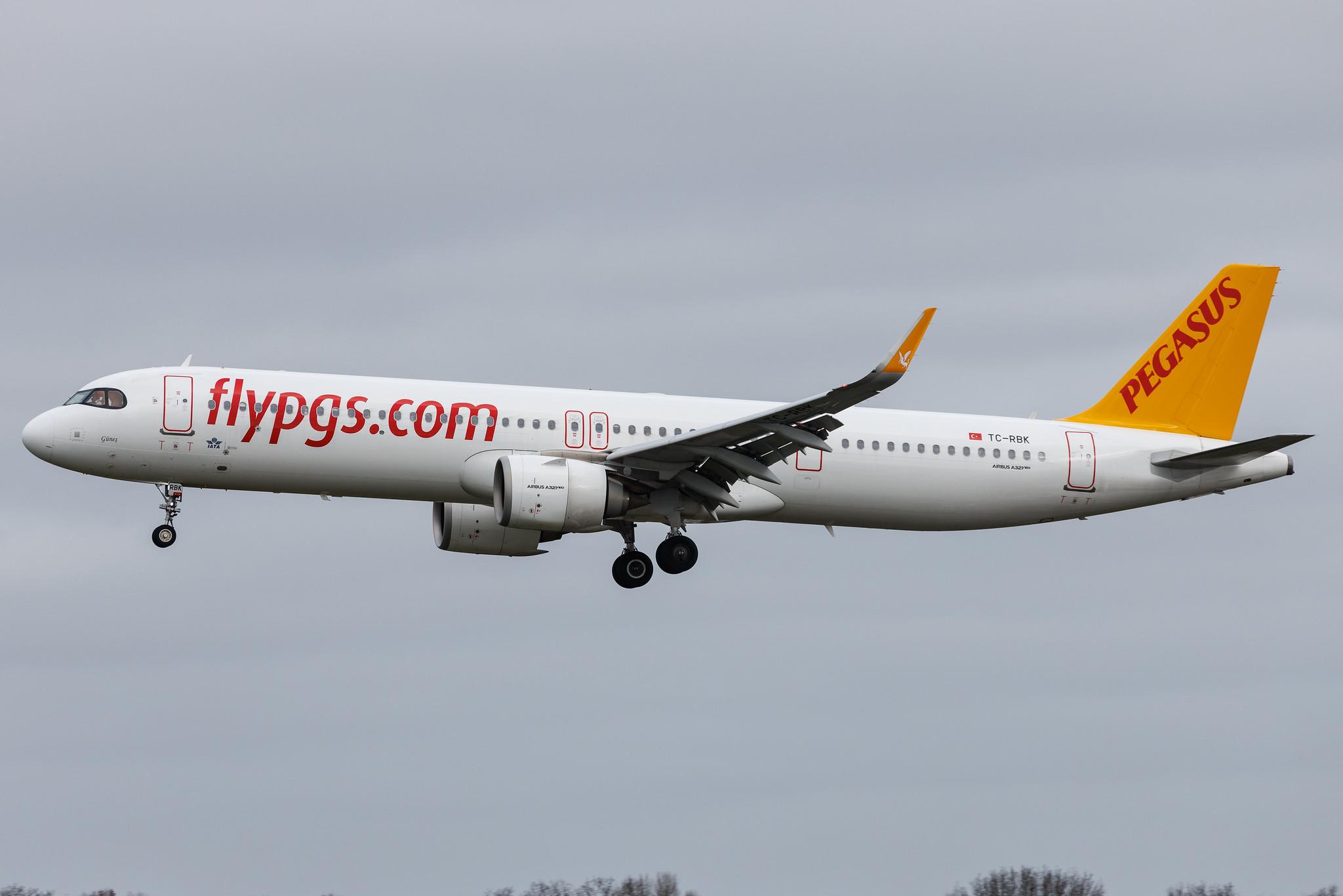 Hamburg Airport: Pegasus (PC / PGT) | Airbus A321-251NX A21N | TC-RBK | MSN 10679