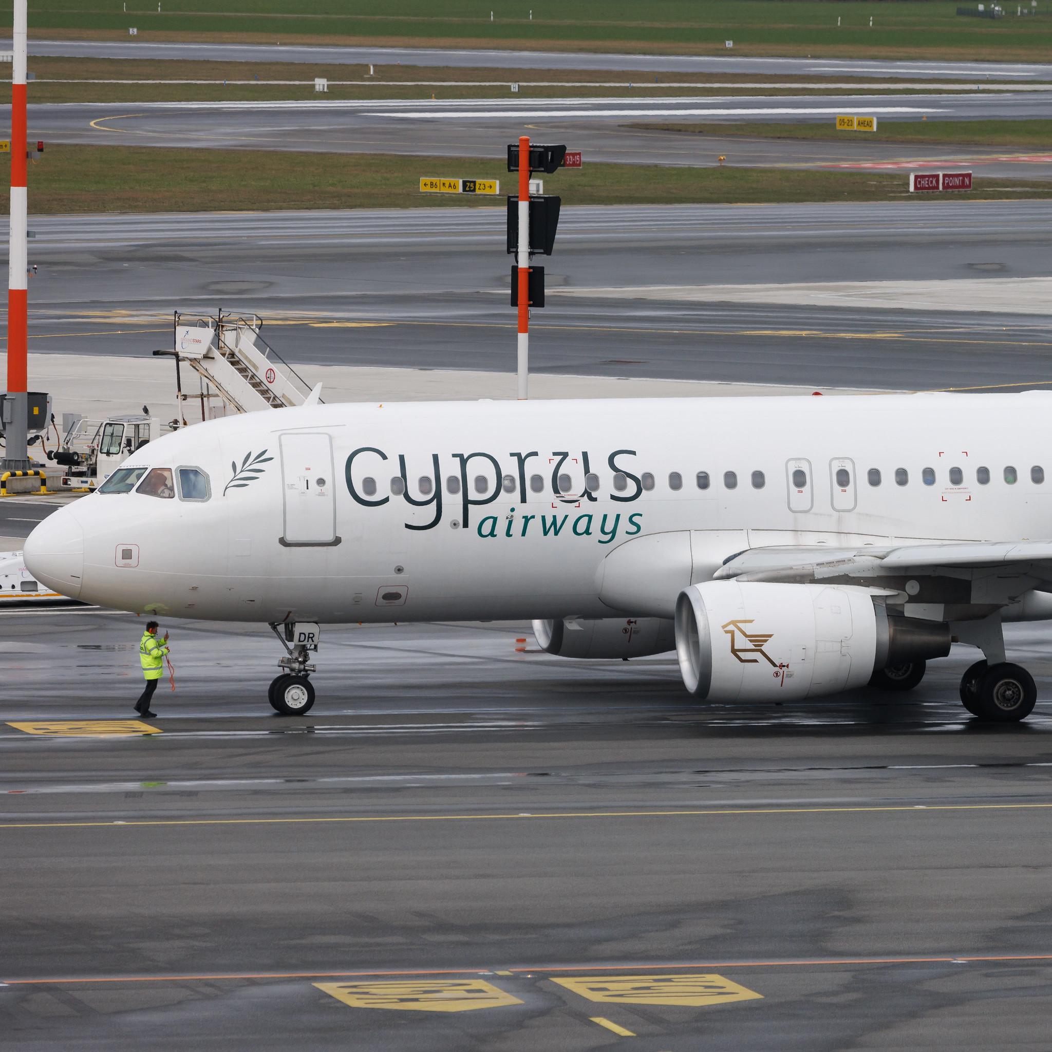 Hamburg Airport: Cyprus Airways (CY / CYP) | Airbus A320-214 A320 | 5B-DDR | MSN 03933