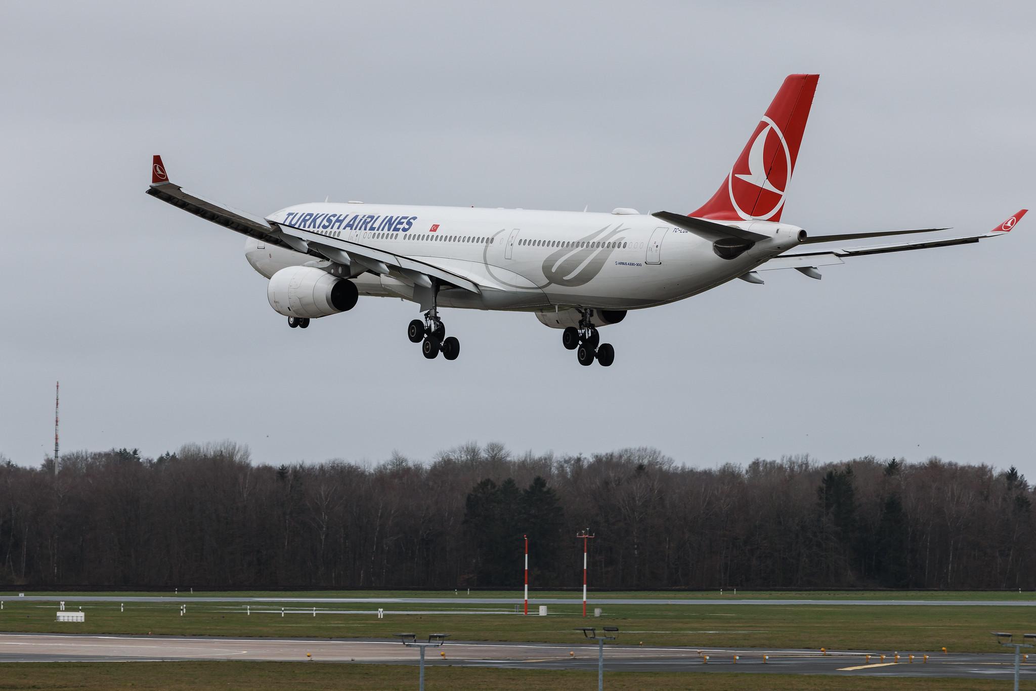 Hamburg Airport: Turkish Airlines (TK / THY) | Airbus A330-343 A333 | TC-LOA | MSN 1483